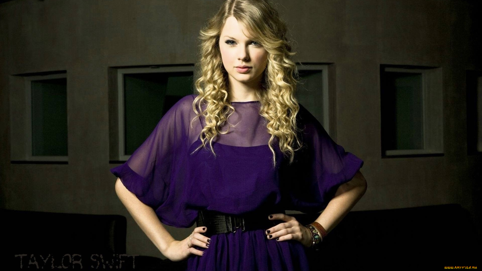 девушки, taylor, swift, блондинка, платье, пояс, диван, стена, окна