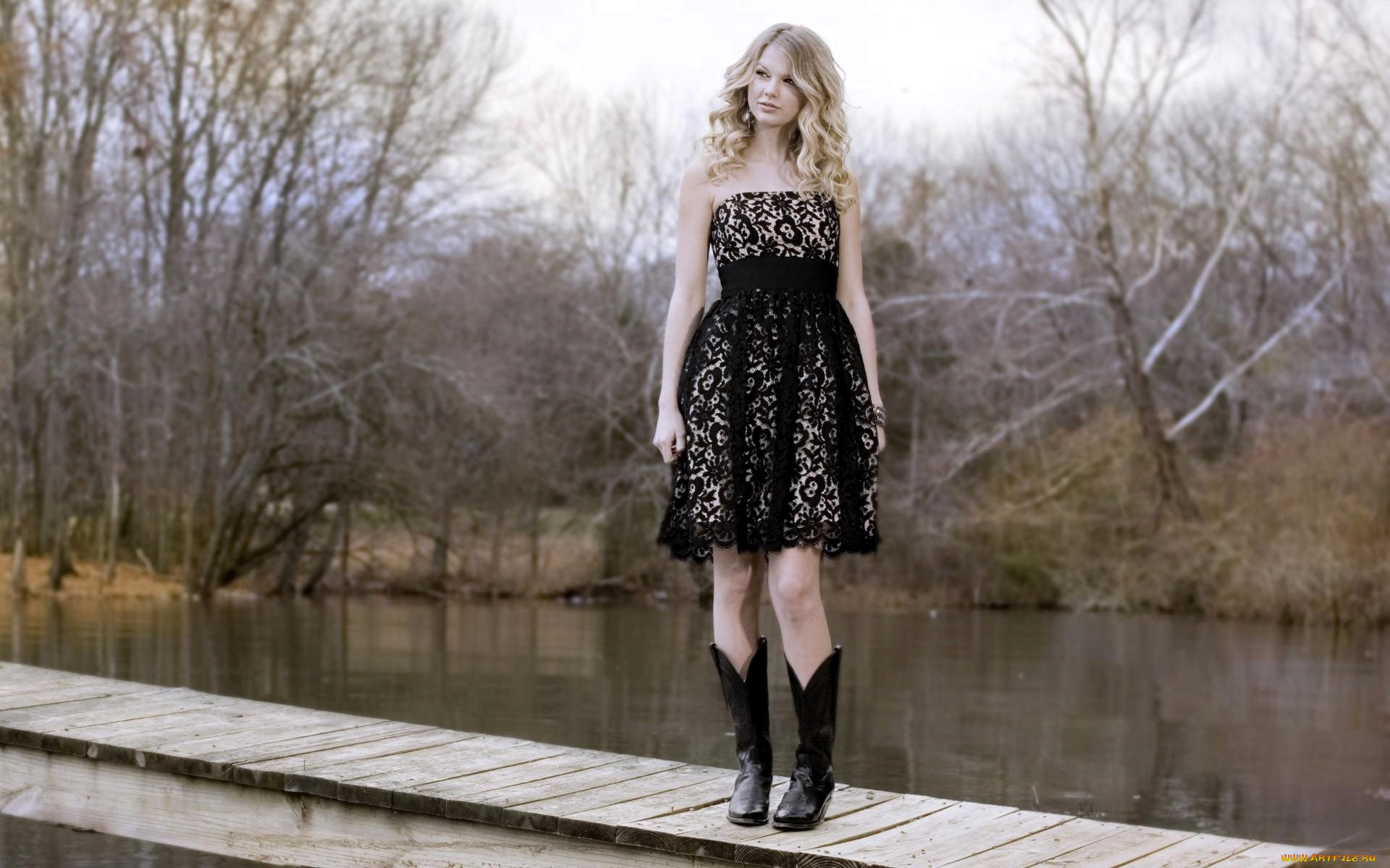 девушки, taylor, swift, блондинка, платье, сапоги, лес, осень, озеро, мост
