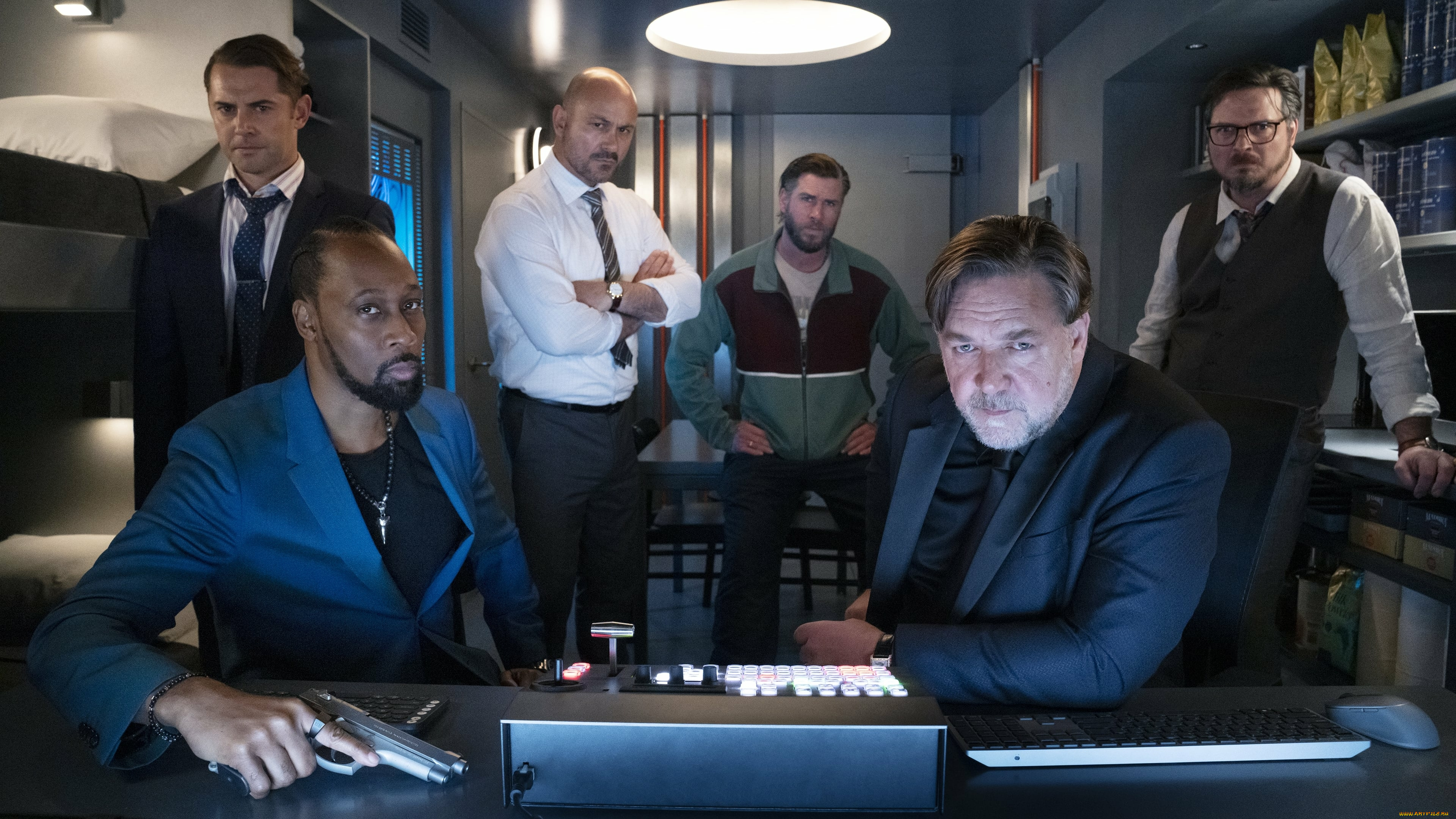 poker, face, ||, 2022, кино, фильмы, poker, face, покер, фейс, триллер, рассел, кроу, лиам, хемсворт