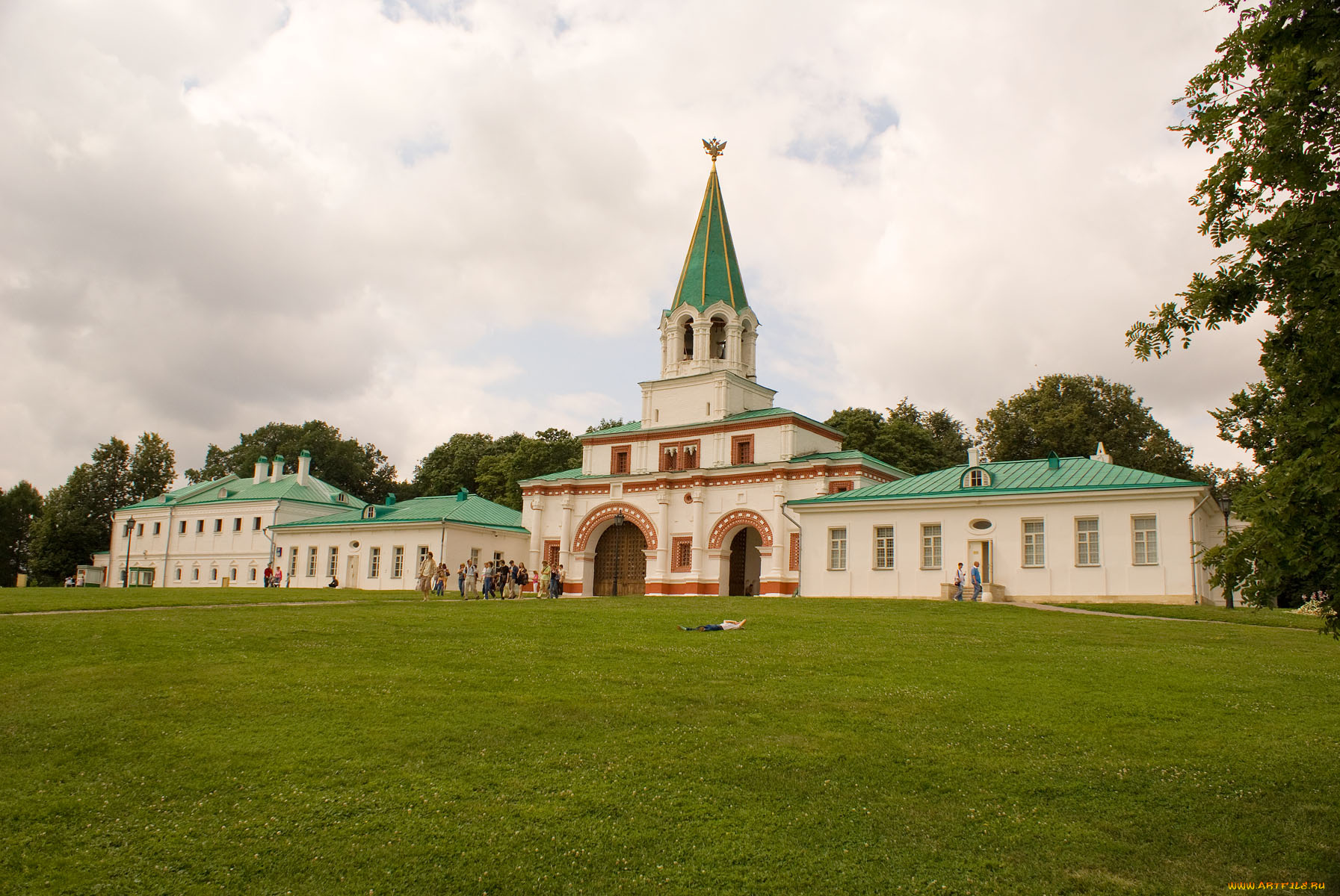 города, исторические, архитектурные, памятники, трава, здание, облака, деревья