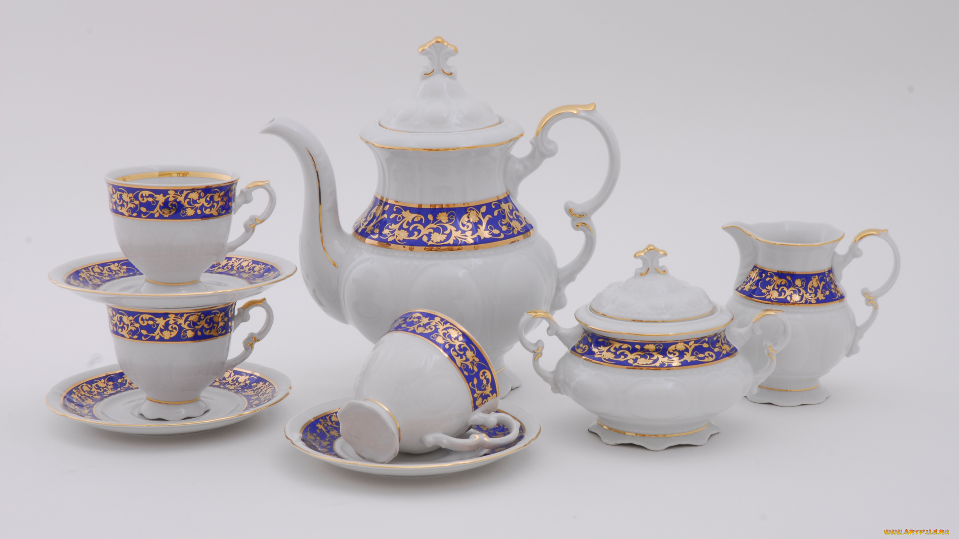 разное, посуда, столовые, приборы, кухонная, утварь, фарфор, чайник, тарелочки, чашки, сервиз