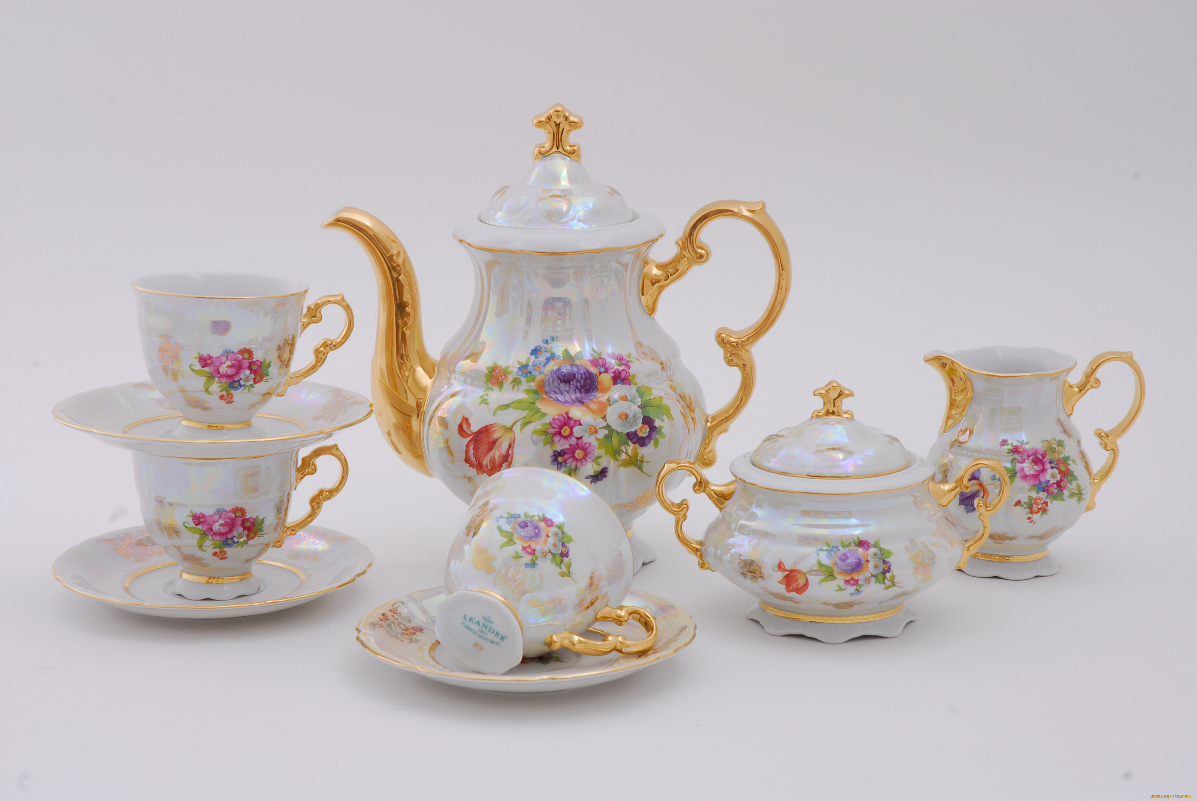 разное, посуда, столовые, приборы, кухонная, утварь, сервиз, фарфор, чайник, чашки, тарелочки