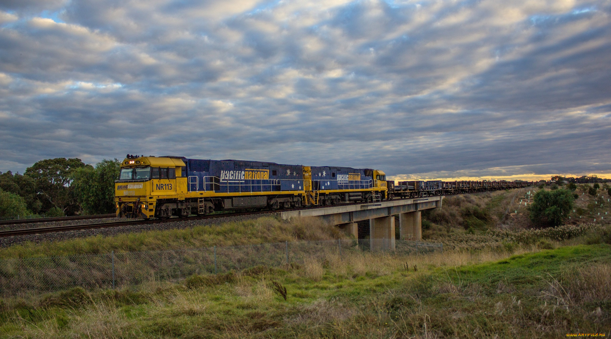 техника, поезда, состав, грузовой, вагоны, локомотив, мост, рельсы, железная, дорога