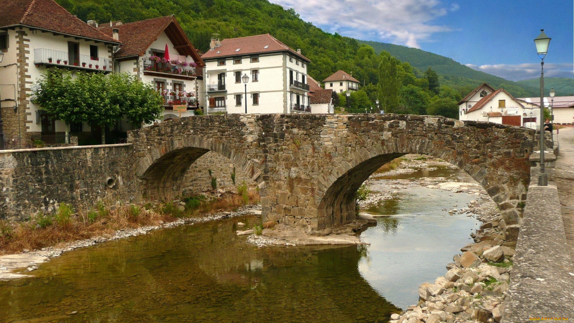 испания, наварра, очагавиа, города, улицы, площади, набережные, мост, река, дома