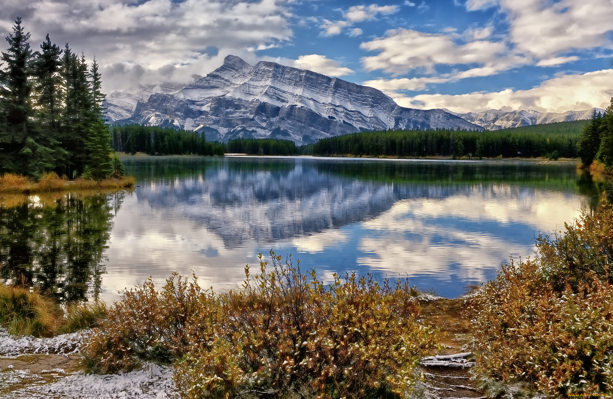 mount, rundle, banff, national, park, canada, природа, реки, озера, банф, пейзаж, горы, озеро, канада, облака, отражение