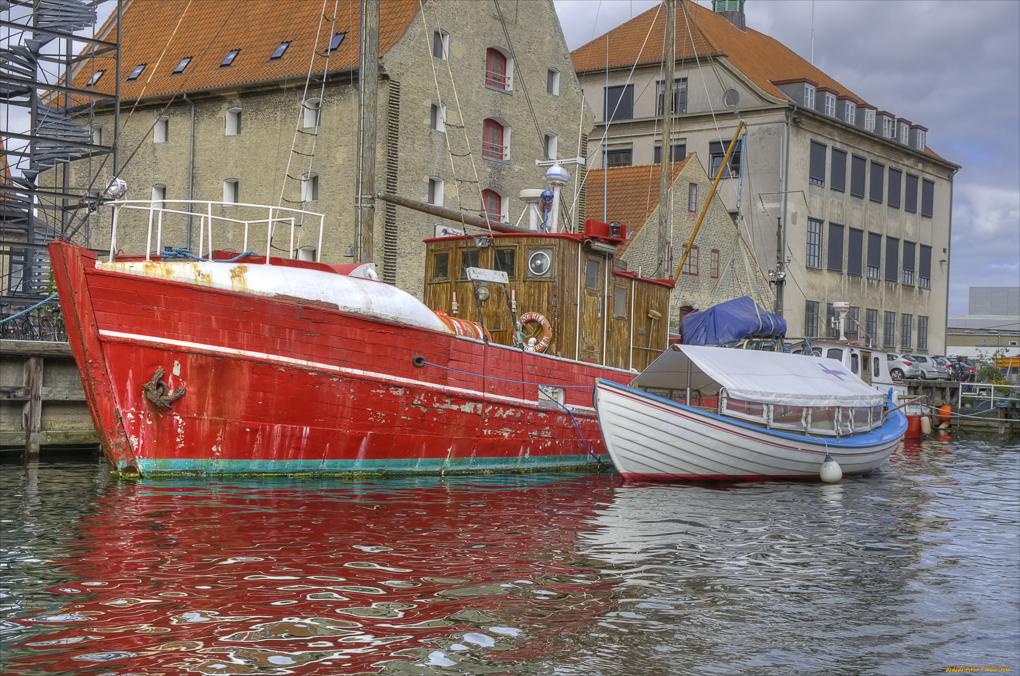 корабли, разные, вместе, река, дома, пристань, лодки
