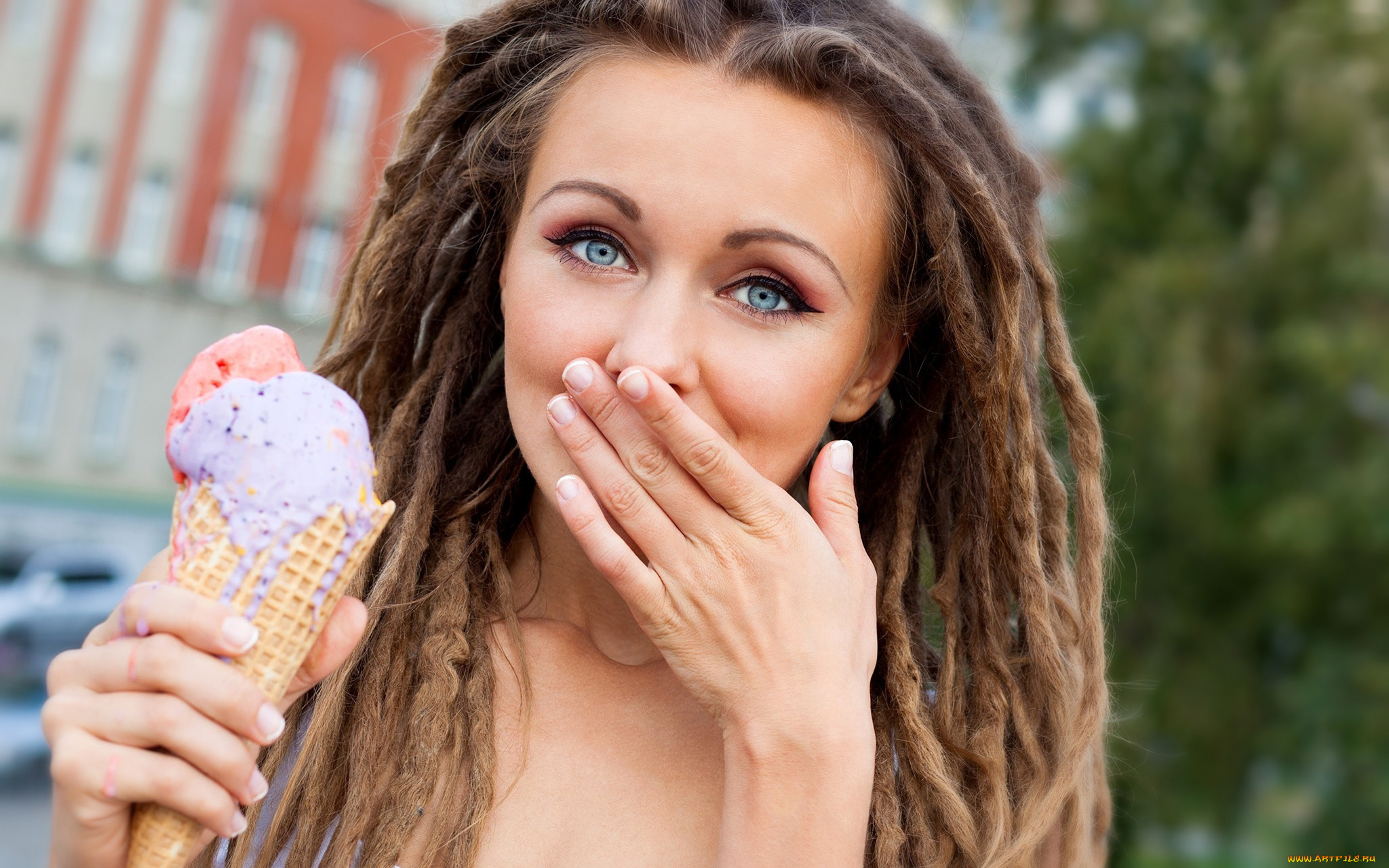 девушки, -, лица, , портреты, дреды, шатенка, мороженое, жест