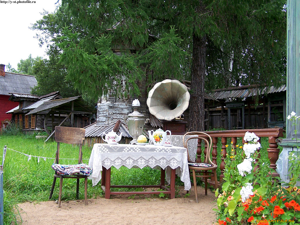 мышкин, народный, музей, разное, рельефы, статуи, музейные, экспонаты, самовар, чайник, стул, стол, дерево, цветы