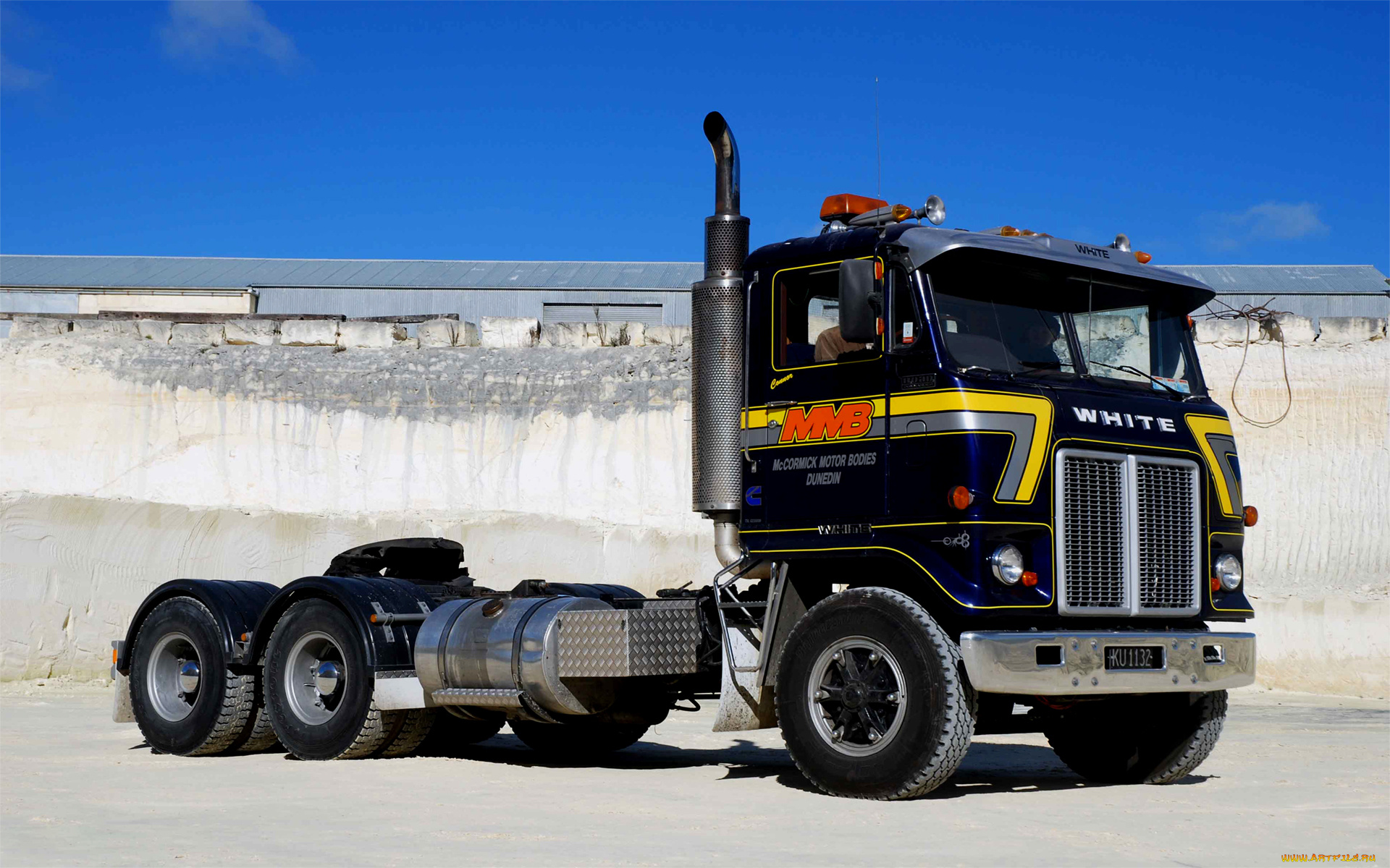 автомобили, грузовики, white