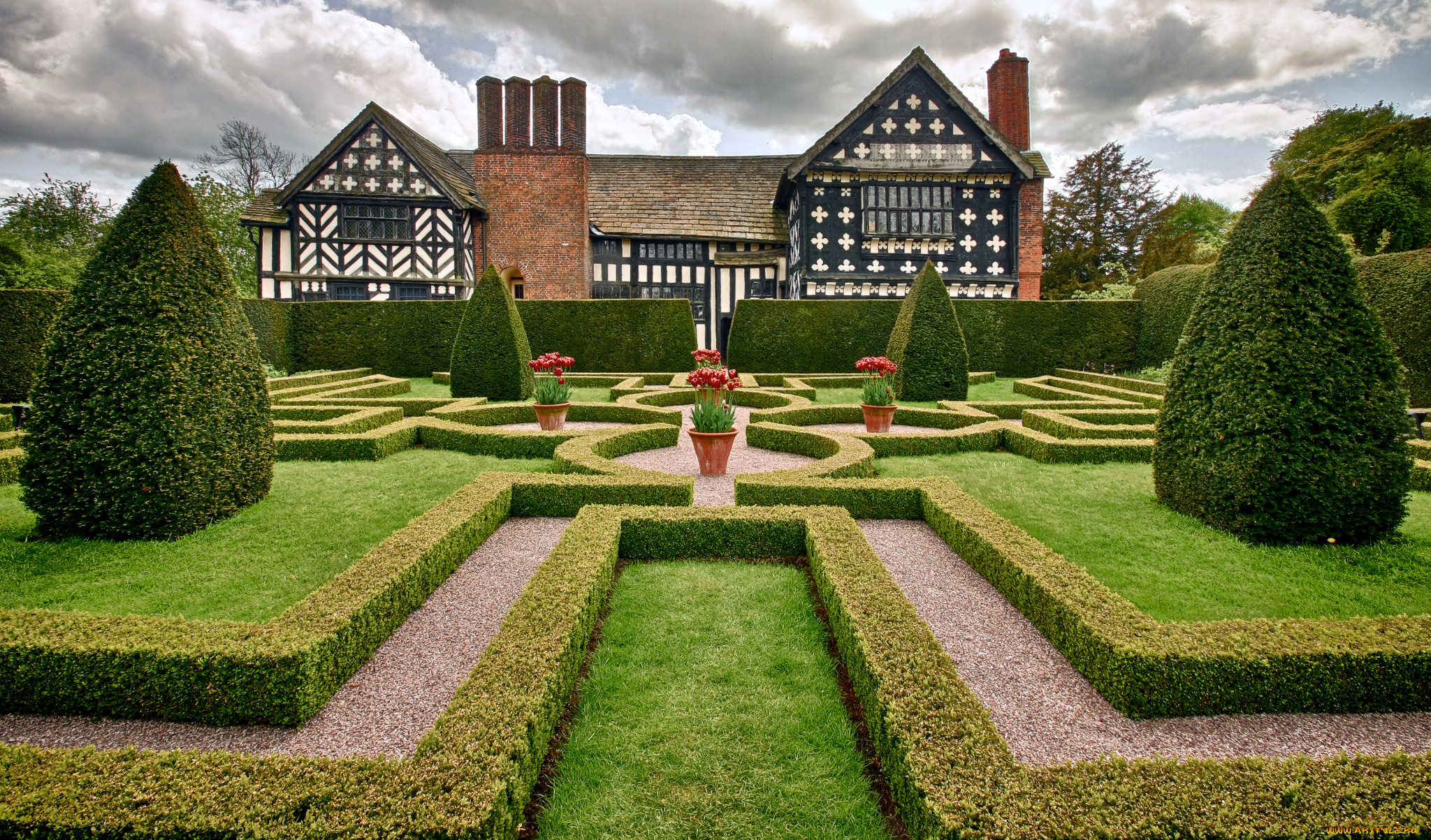 little, moreton, hall, , cheshire, , england, города, -, здания, , дома, Чешир, литтл, моретон, холл, cheshire, england, little, moreton, hall, парк, сад, деревья, кусты, цветы, усадьба, англия