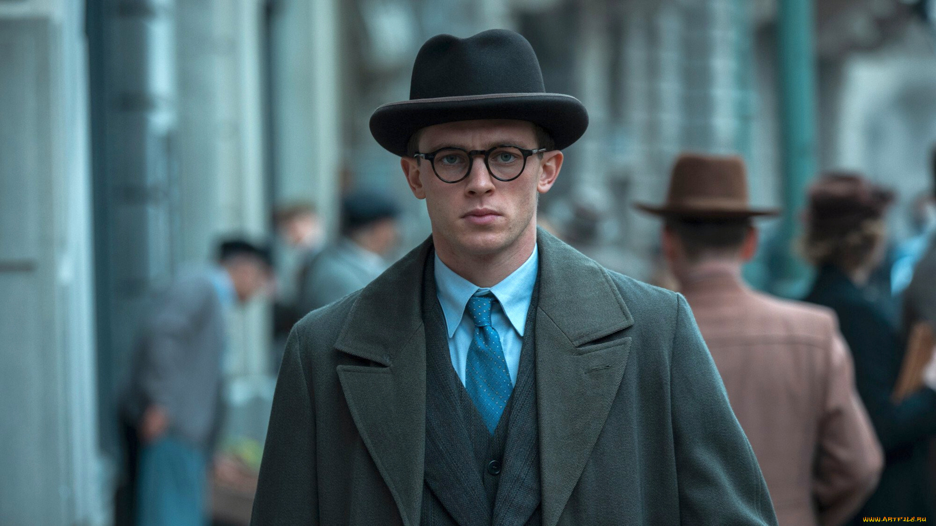 munich, , the, edge, of, war, , , 2021, , кино, фильмы, -unknown, , другое, мюнхен, на, грани, войны, кадры, из, фильма, netflix, биография, драма, история, триллер