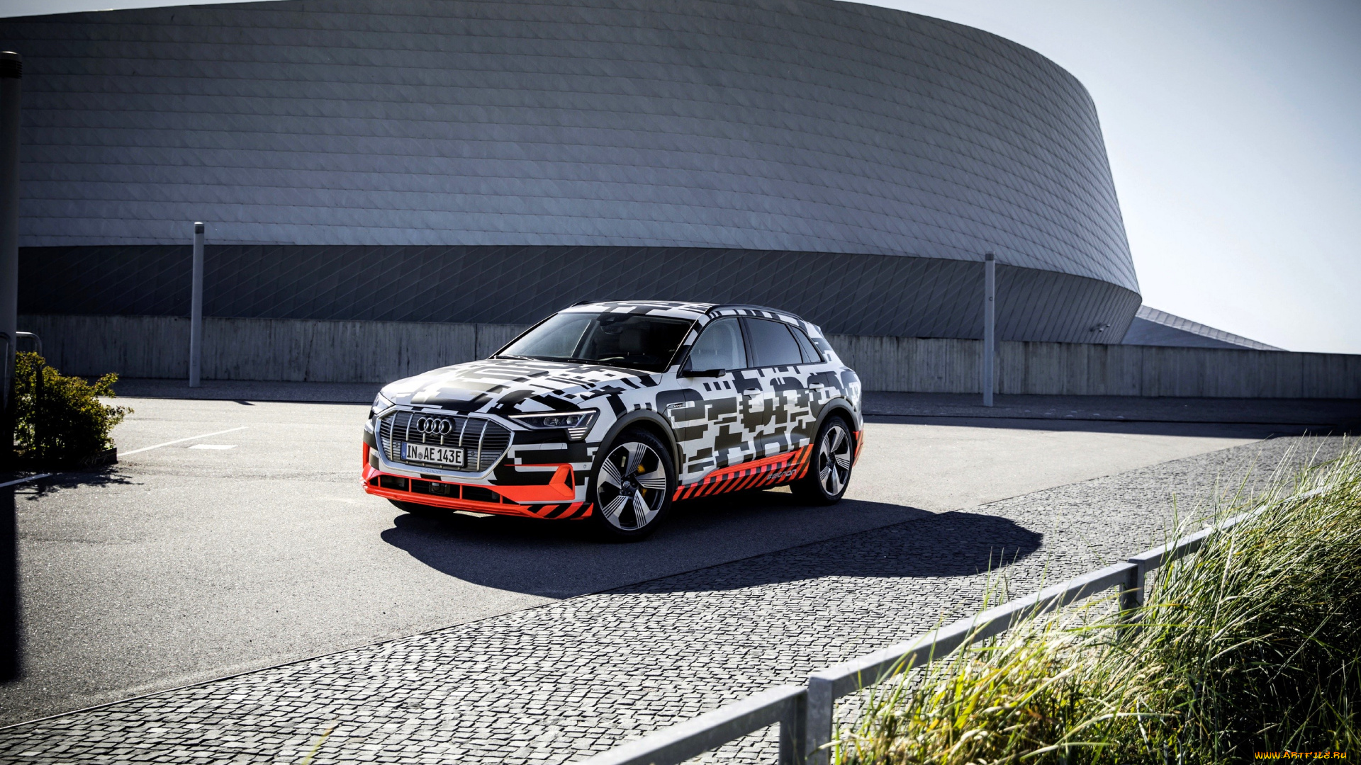 audi, e-tron, автомобили, audi, белый, рисунок, здание, площадка