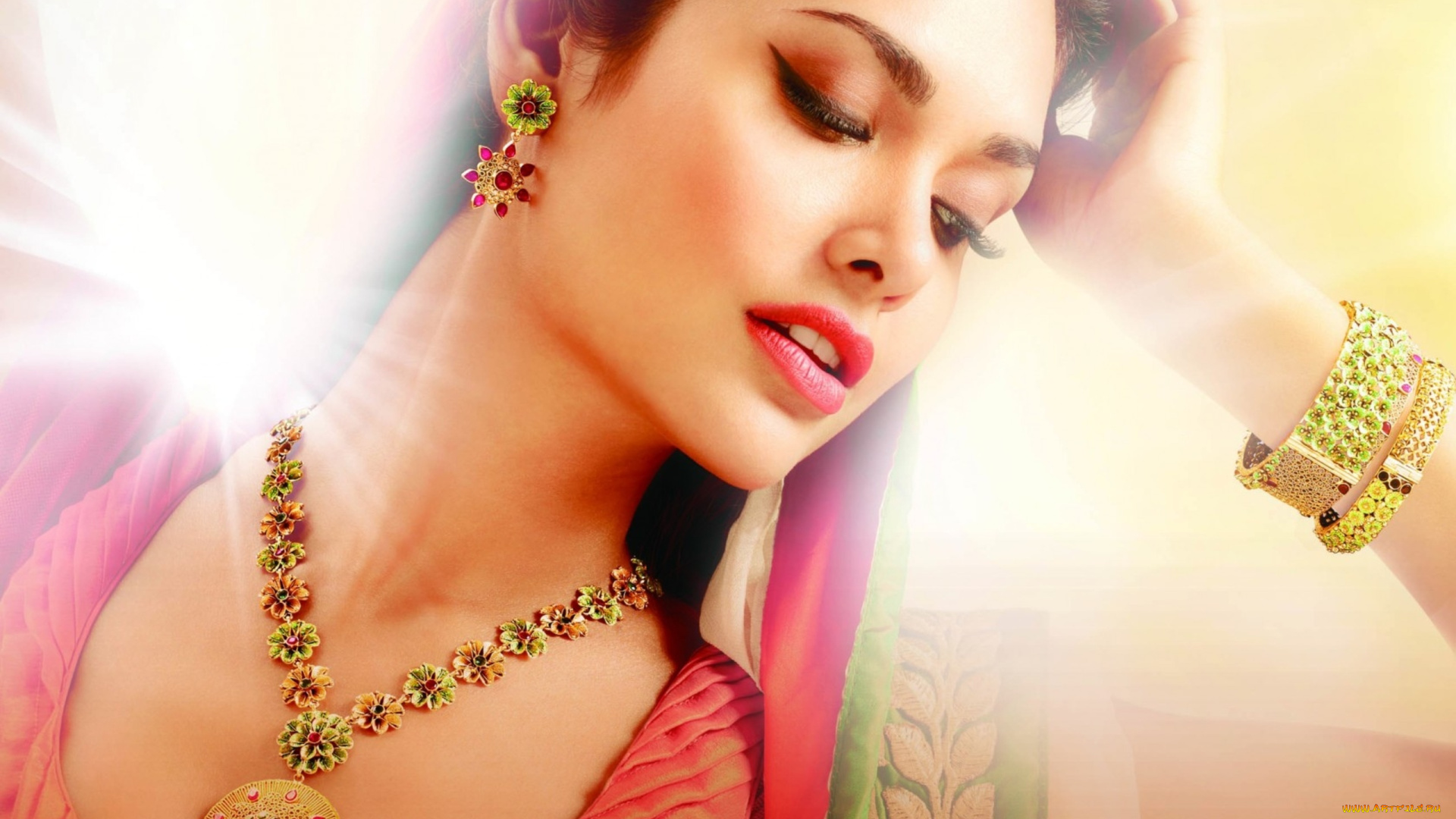 -Unsort, Лица, Портреты, девушки, unsort, лица, портреты, лицо, браслет, макияж, глаза, серьги, медальон, прическа