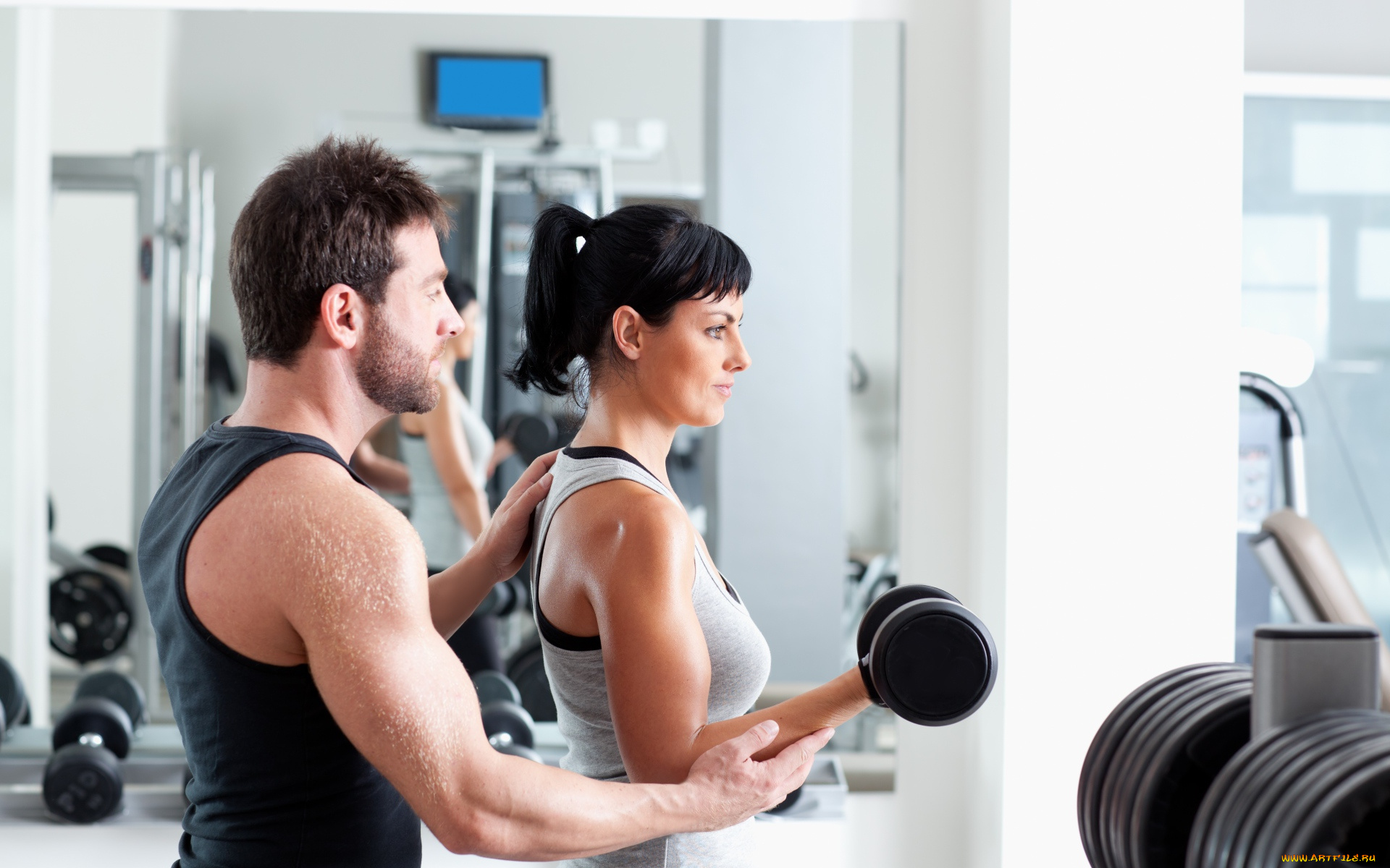 спорт, фитнес, девушка, тренер, гантели