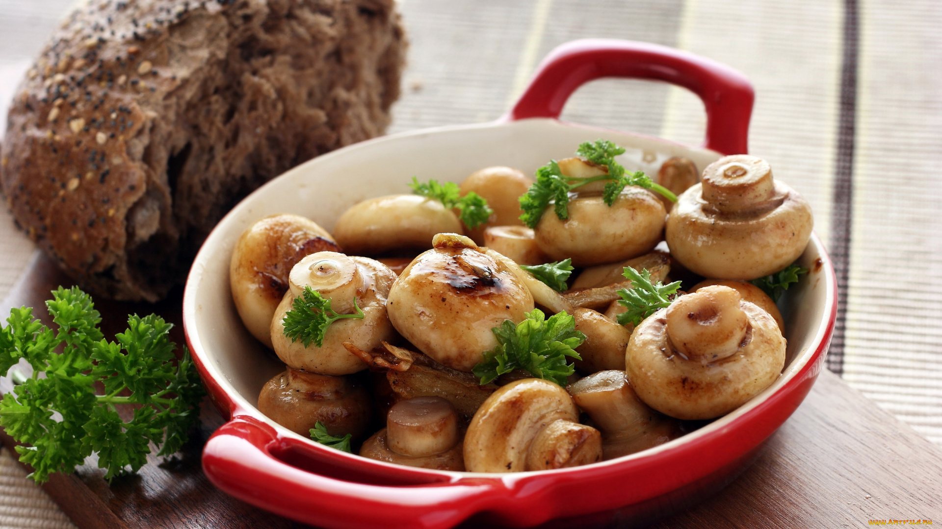 еда, грибы, , грибные, блюда, хлеб, петрушка, шампиньоны, жареные