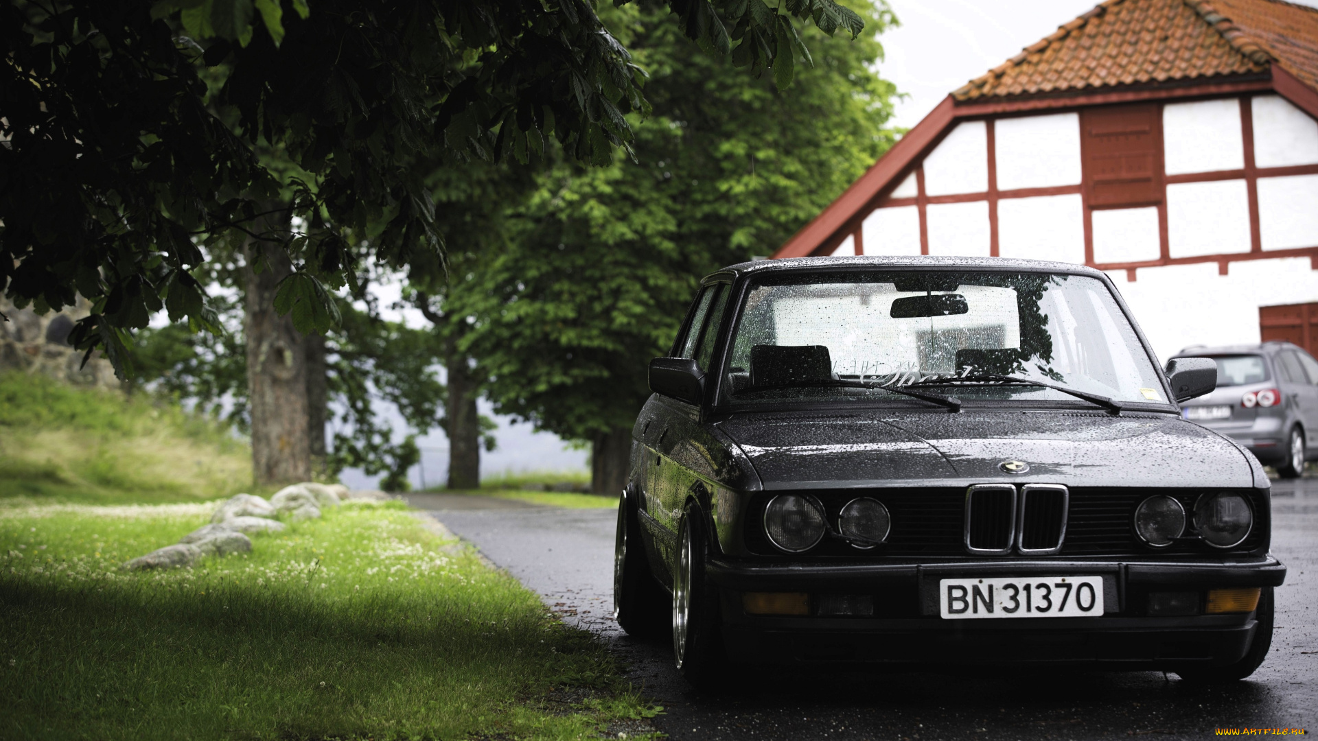 bmw, e28, автомобили, bmw, темный, аллея, дом, дождь