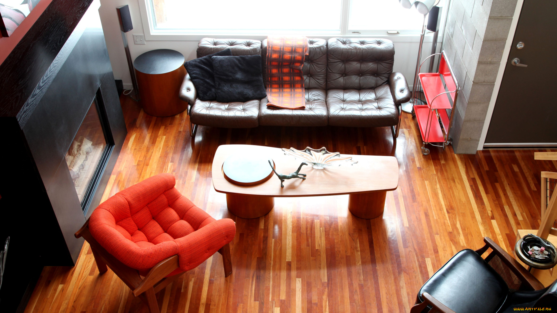 интерьер, гостиная, камин, кресло, диван, столик