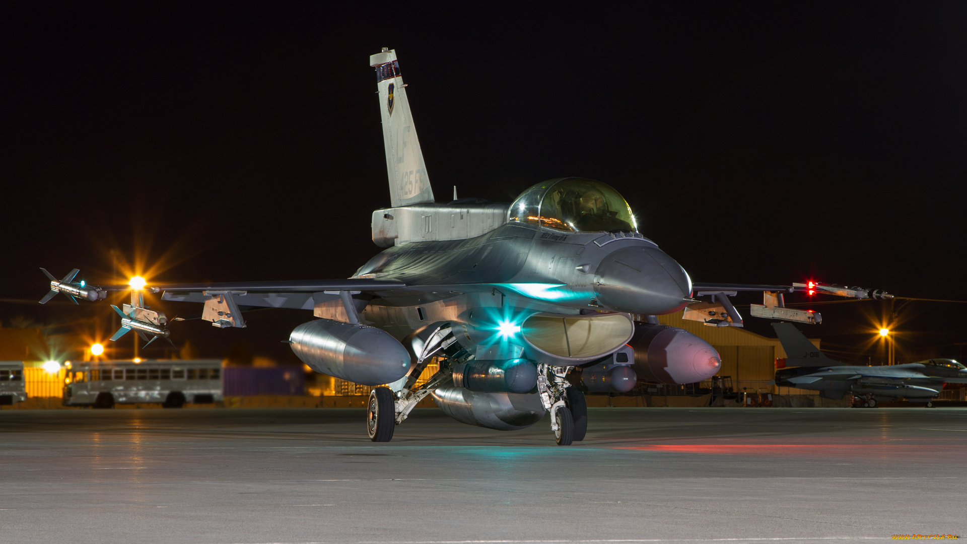 f-16d, авиация, боевые, самолёты, истребитель, аэродром, ночь, огни