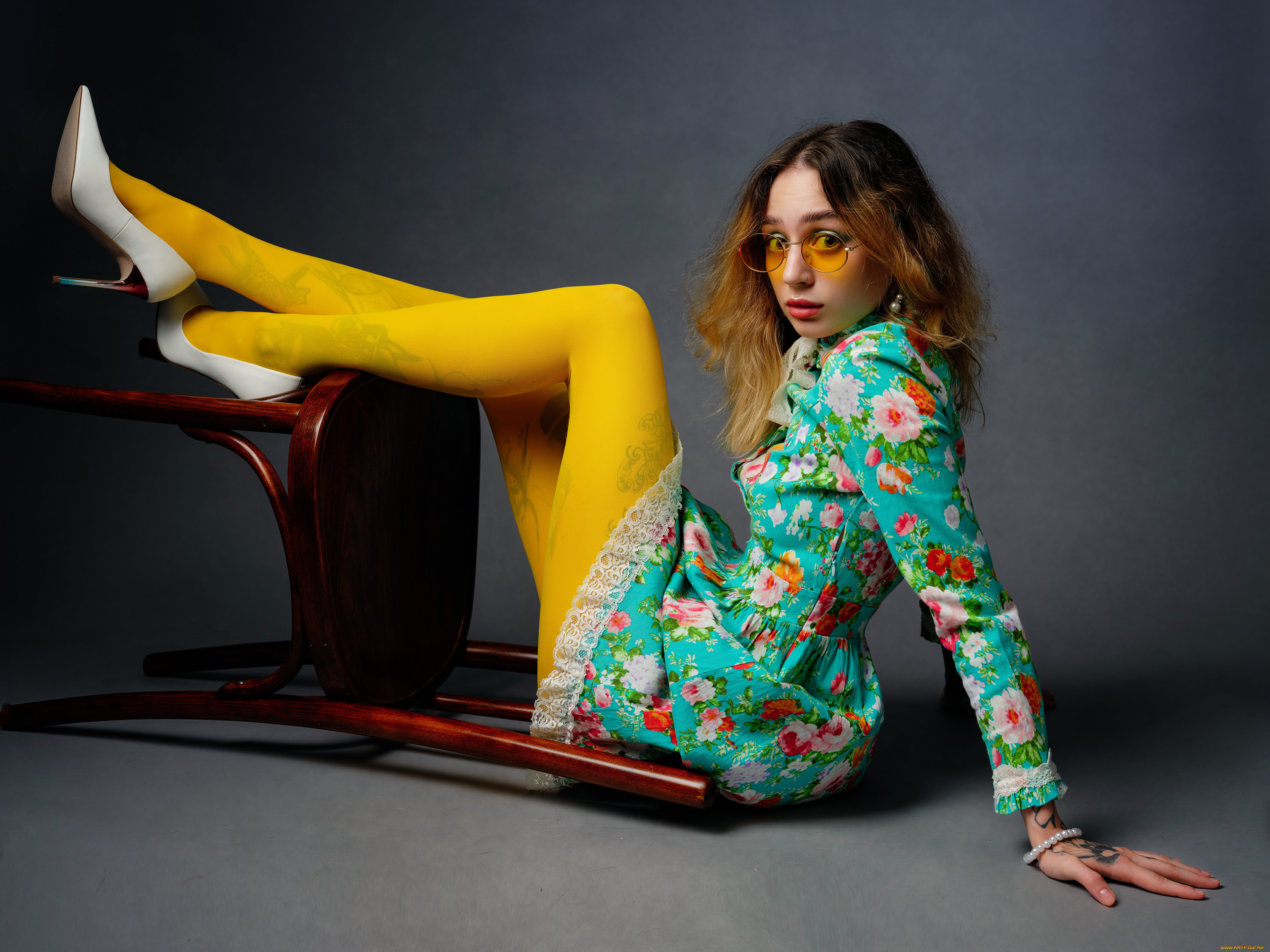 бестия, девушки, -, брюнетки, , шатенки, девушка, женщина, брюнетка, темноволосая, сексуальная, модель, звезда, позирует, разная, обувь, верхняя, стильная, одежда, нижнее, эротическое, бельё, трусы, лифчик, колготки, чулки, аксессуары, макияж, и, множество, элементов, на, фотографии