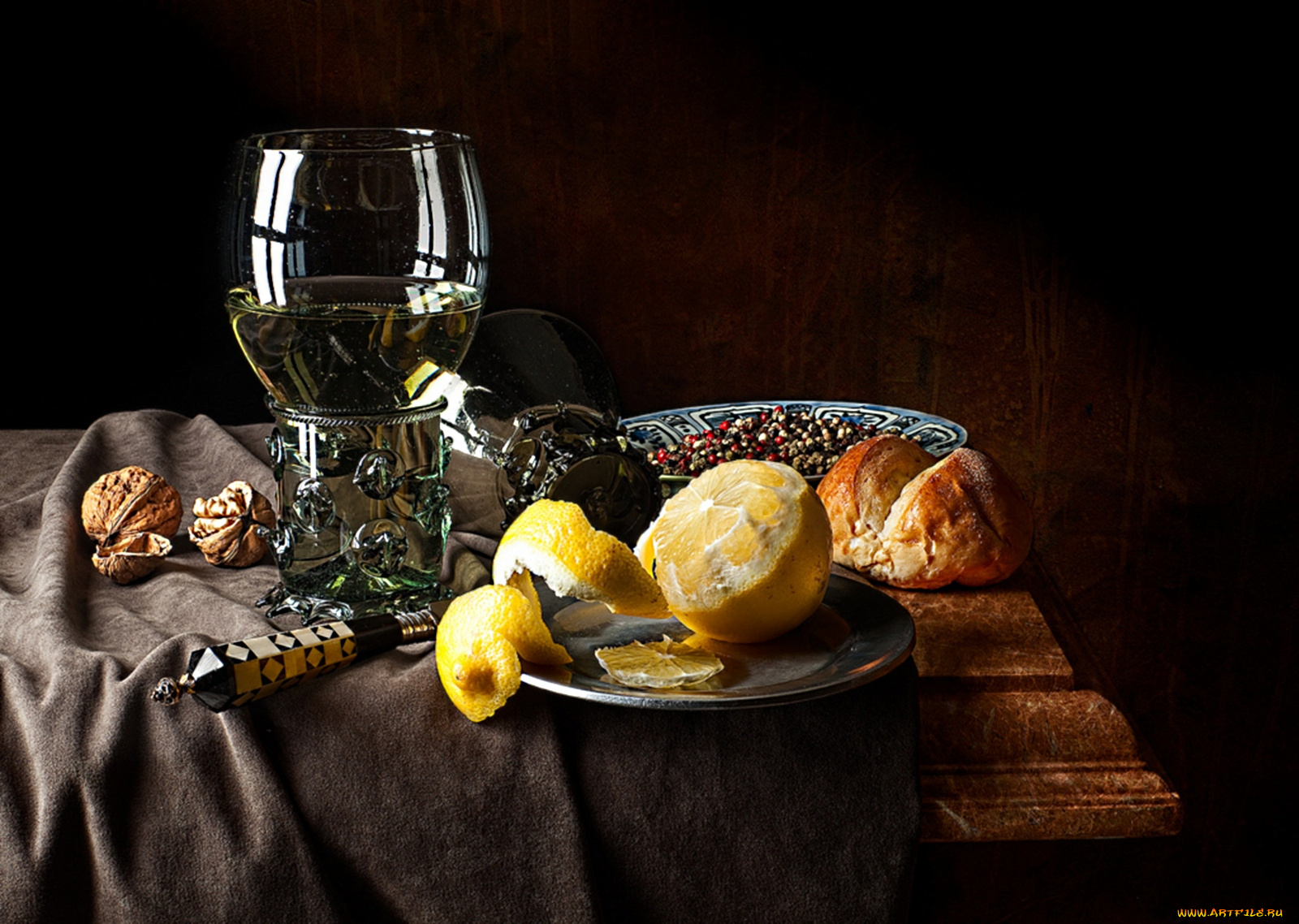 еда, натюрморт, лимон, перец, орех, хлеб, бокалы