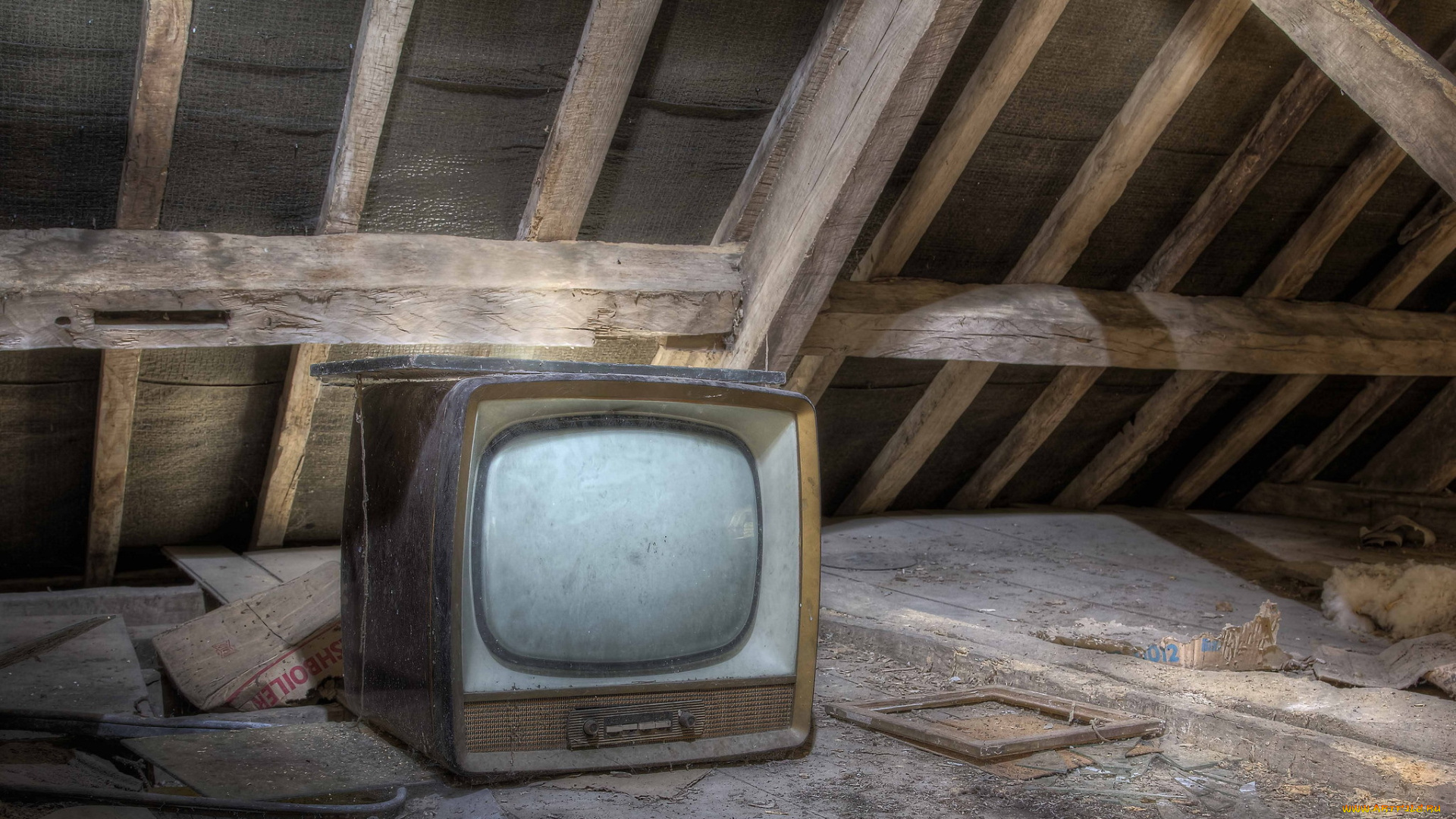 разное, ретро, , винтаж, чердак, телевизор, старье, стропила, опилки, пыль