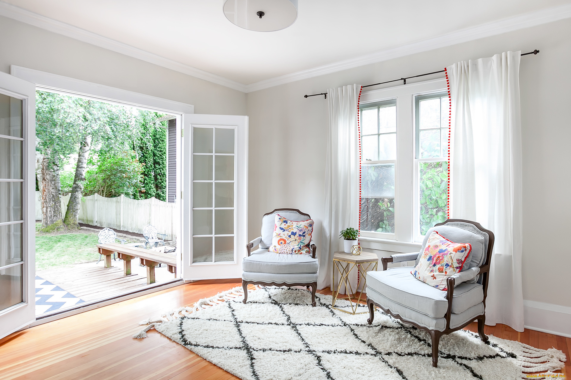 интерьер, гостиная, кресла, ковер, зеркала, камин, дизайн