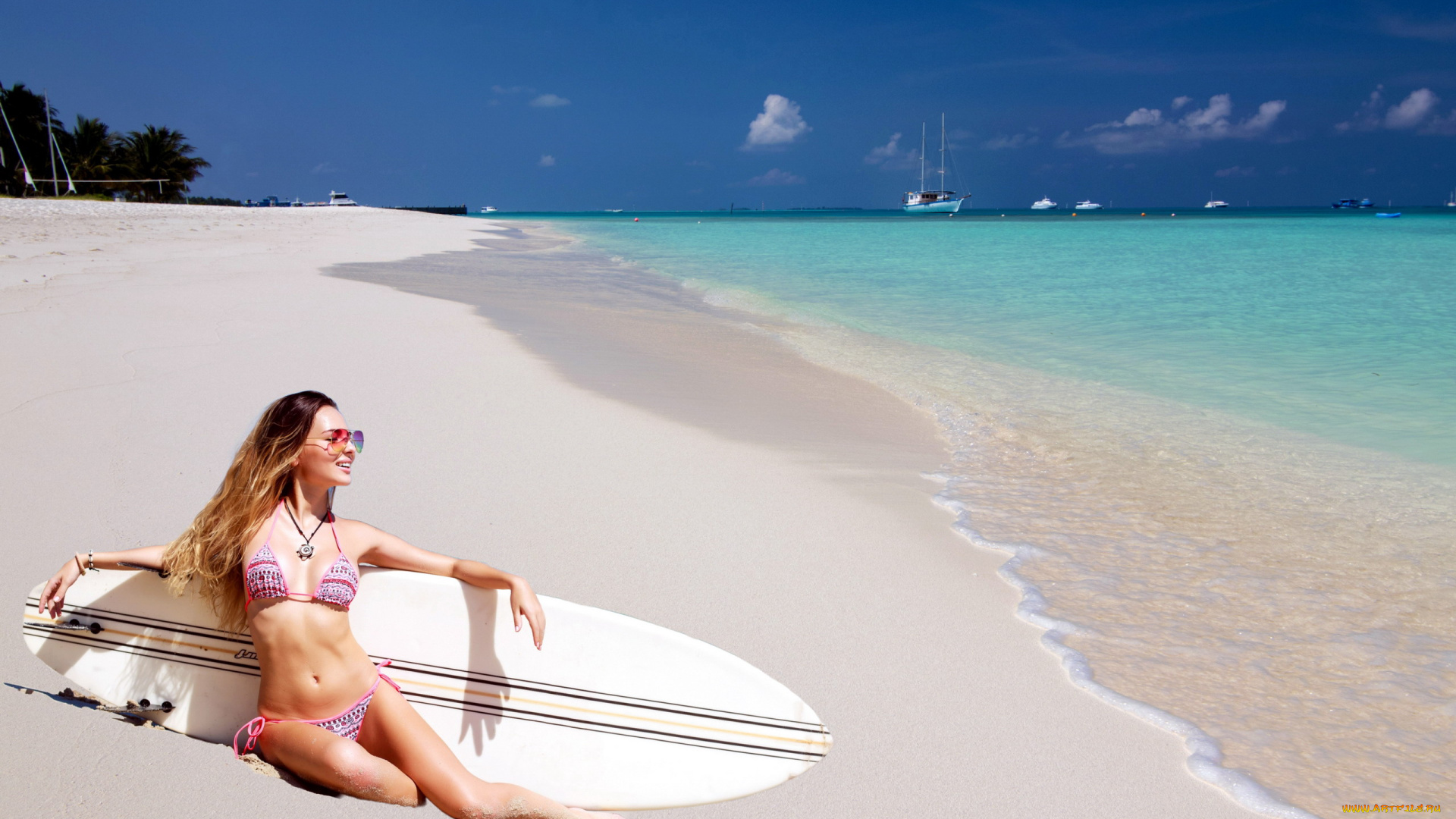 девушки, -, рыжеволосые, и, разноцветные, море, пляж, серф, купальник