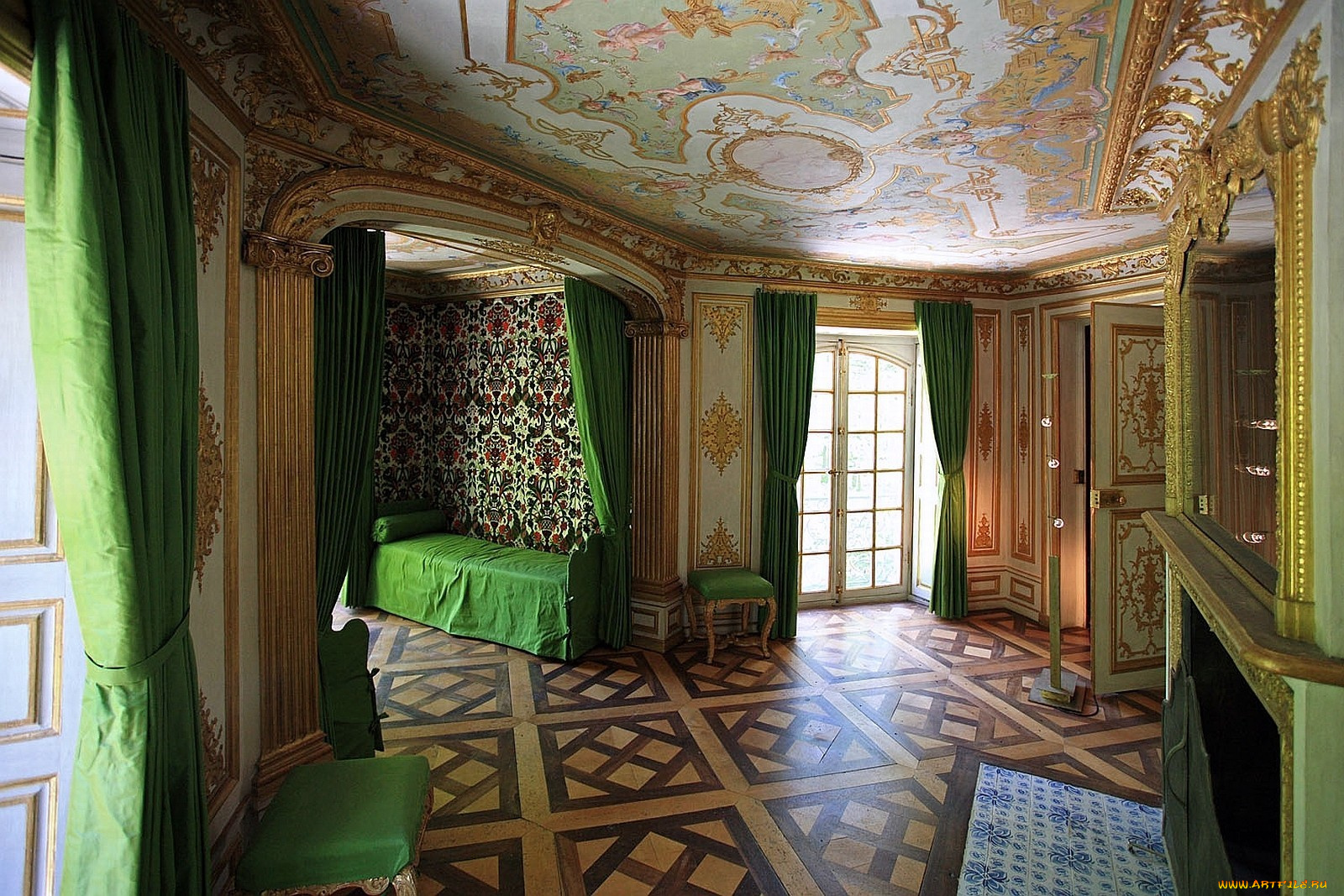 замок, нимфенбург, мюнхен, германия, интерьер, дворцы, музеи, софа, зеленый, роспись, портьеры