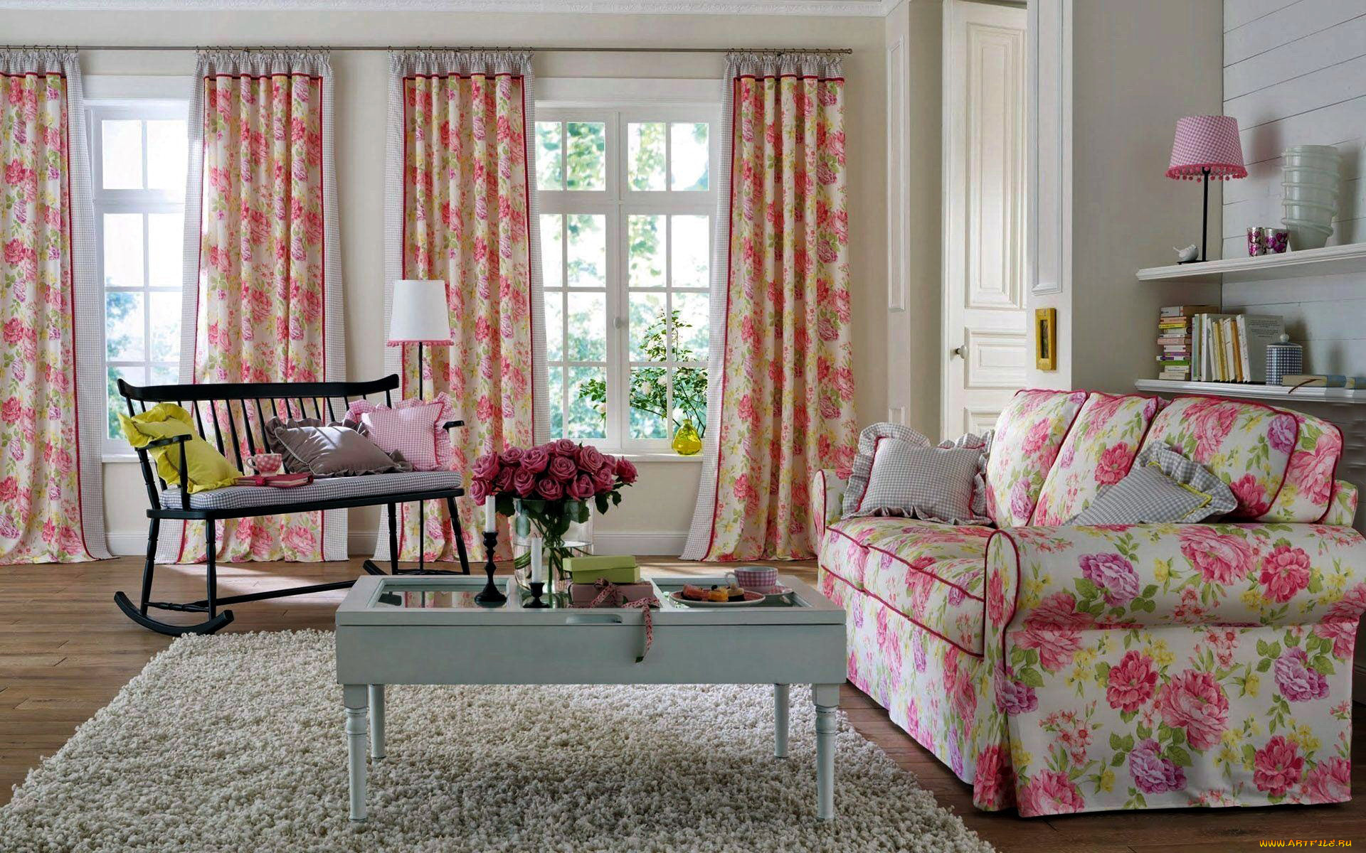 интерьер, гостиная, диван, столик, букет, кресло-качалка
