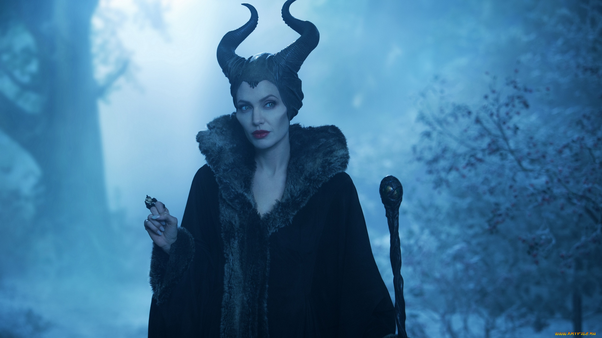 кино, фильмы, maleficent, ведьма, ночь, лес, фильм, посох, рога