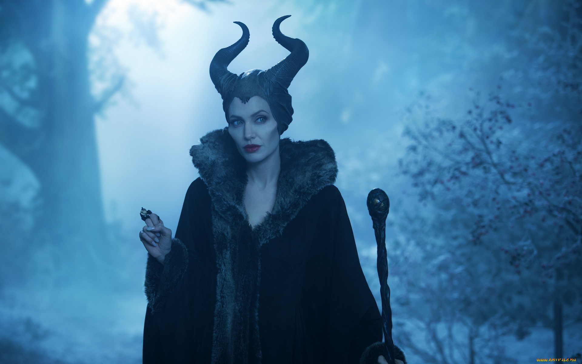 кино, фильмы, maleficent, ведьма, ночь, лес, фильм, посох, рога