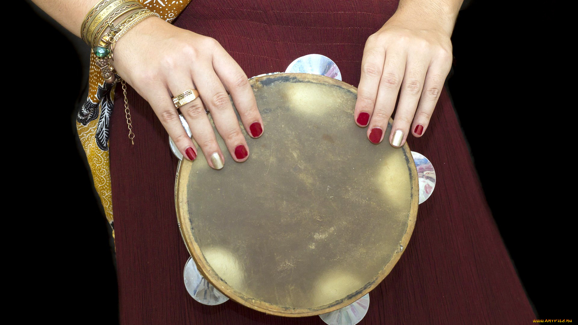 разное, руки, маникюр, браслеты, бубен, танцовщица