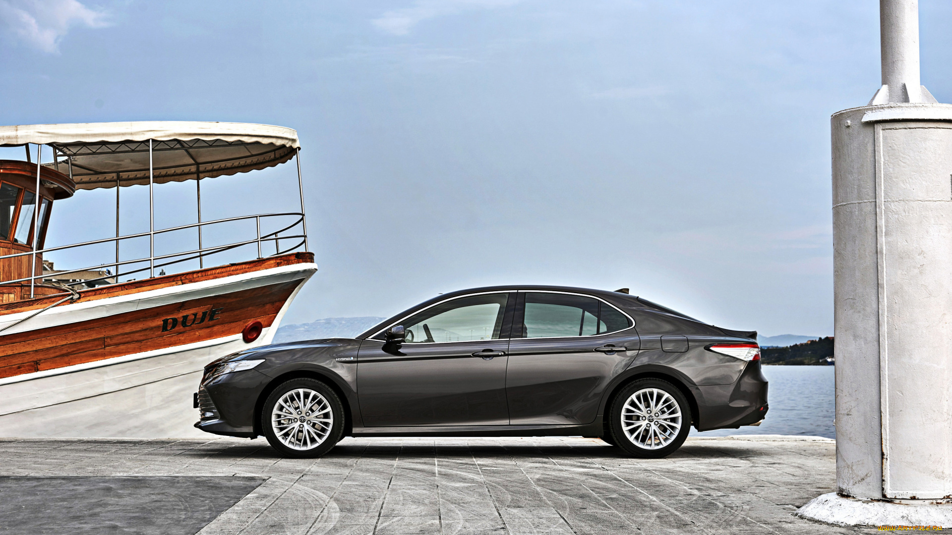 2019, toyota, camry, hybrid, автомобили, toyota, побережье, причал, серый, экстерьер, hybrid, вид, сбоку, седан, японские, camry