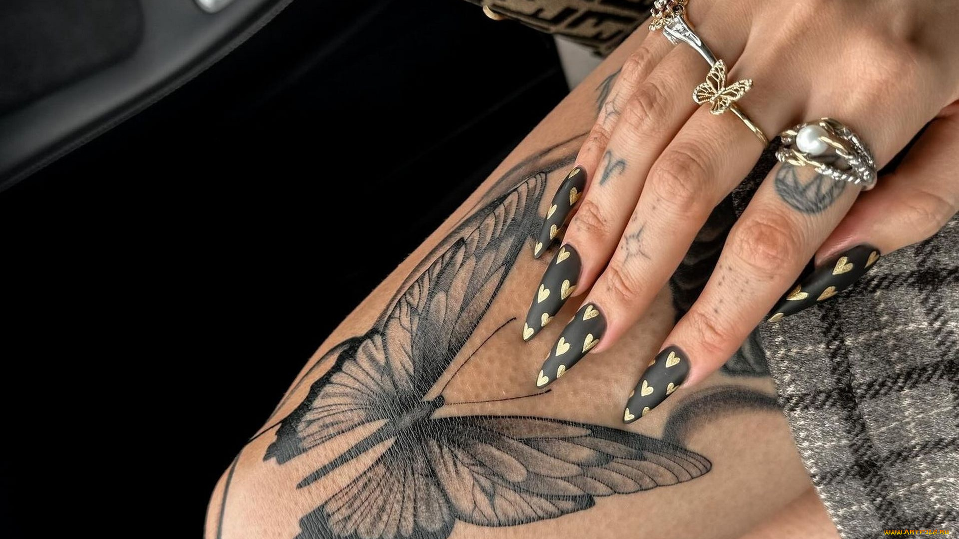 красота, разное, руки, , ноги, девушка, рука, маникюр, тату, на, ноге, татуировка, бабочки, кольца, пальцах