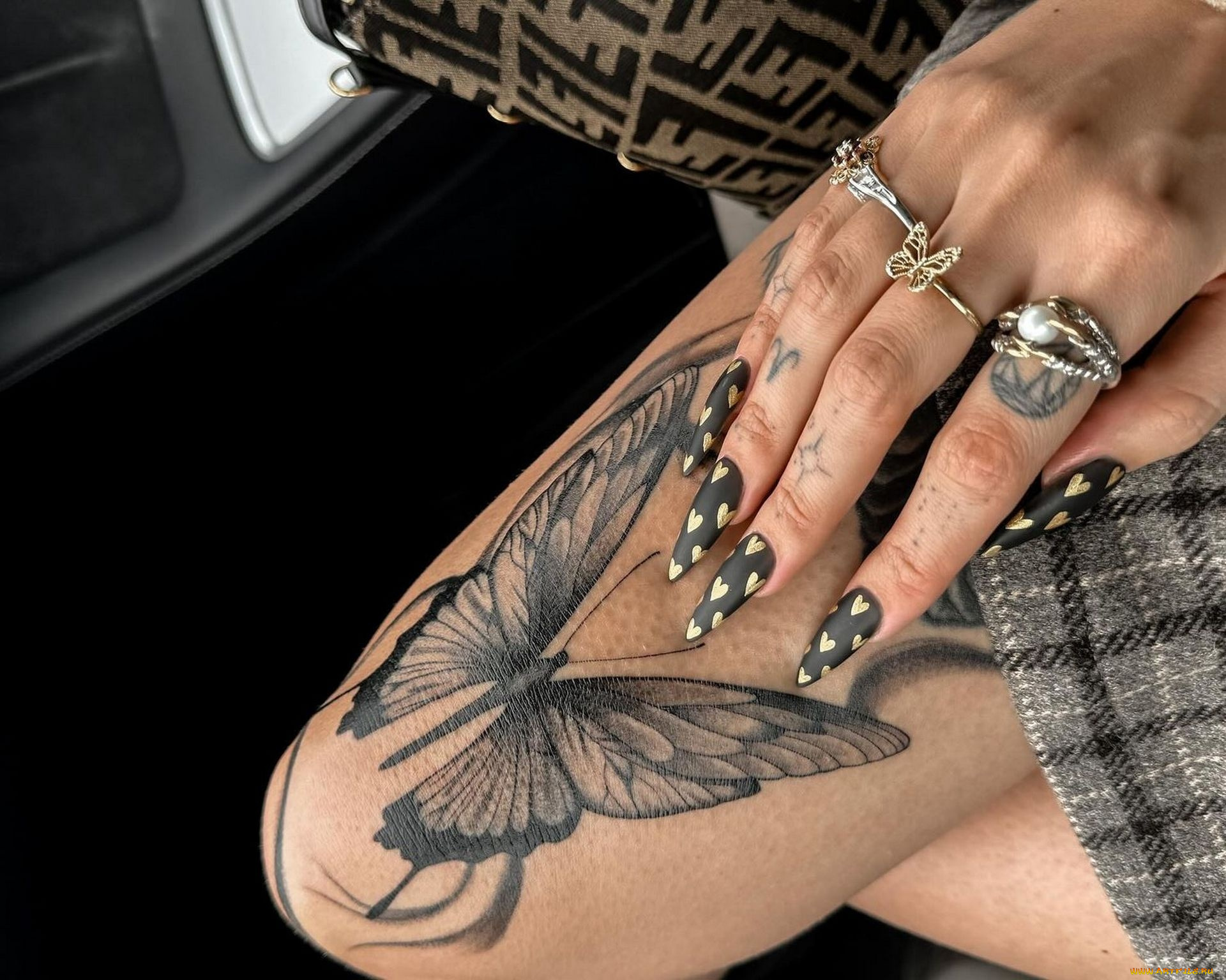 красота, разное, руки, , ноги, девушка, рука, маникюр, тату, на, ноге, татуировка, бабочки, кольца, пальцах