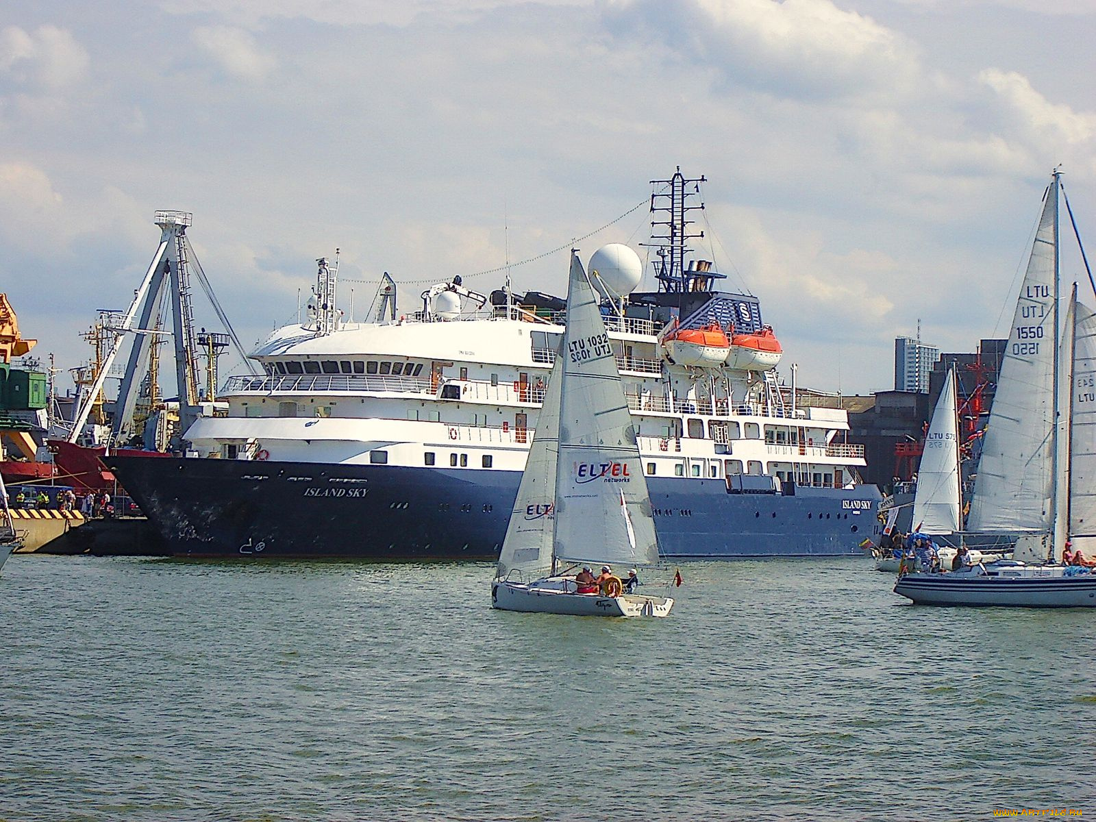 корабли, порты, причалы