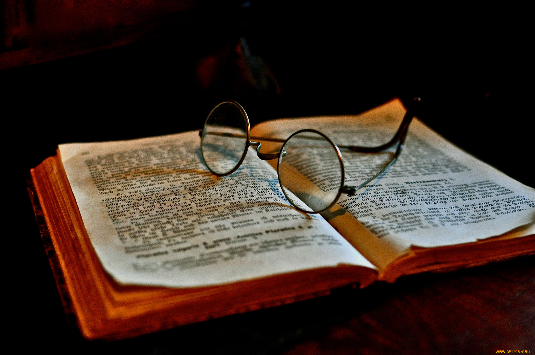 разное, канцелярия, книги, очки, книга