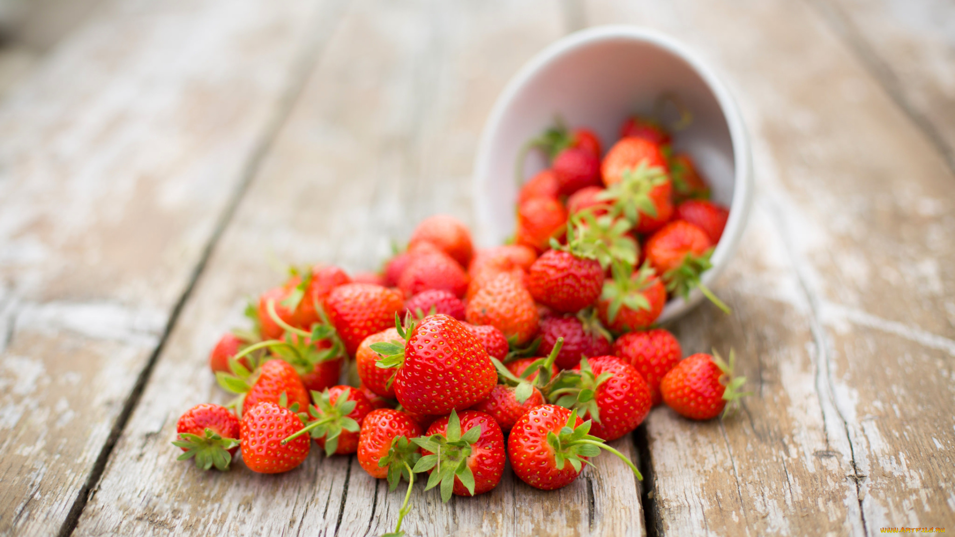 еда, клубника, , земляника, ягоды, красные, пиала, лето, стол, размытость