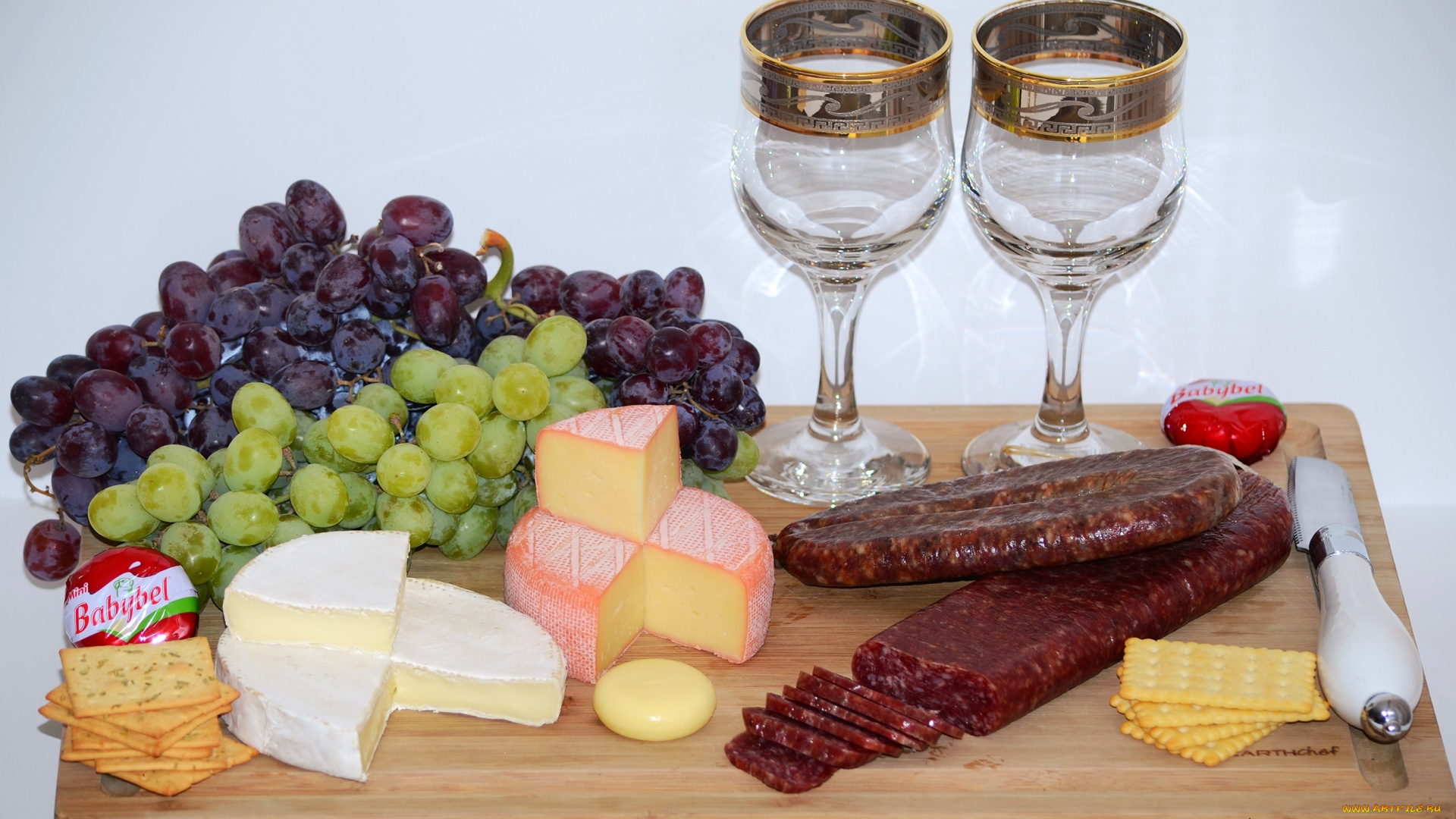 еда, разное, колбаса, бокалы, виноград, сыр