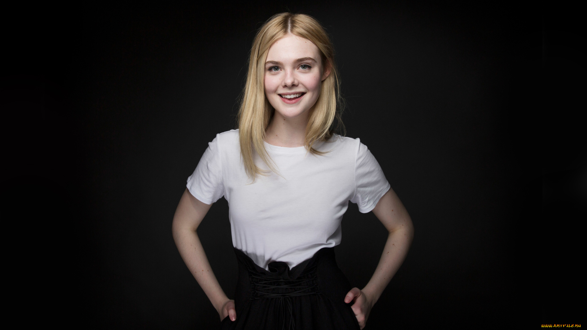 девушки, elle, fanning, блондинка, юбка, улыбка, футболка, el, fanning