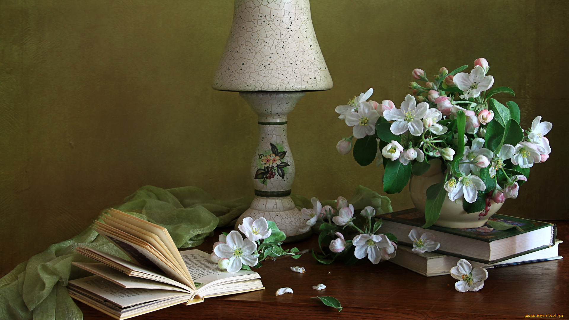 цветы, цветущие, деревья, кустарники, лампа, книга, яблоня