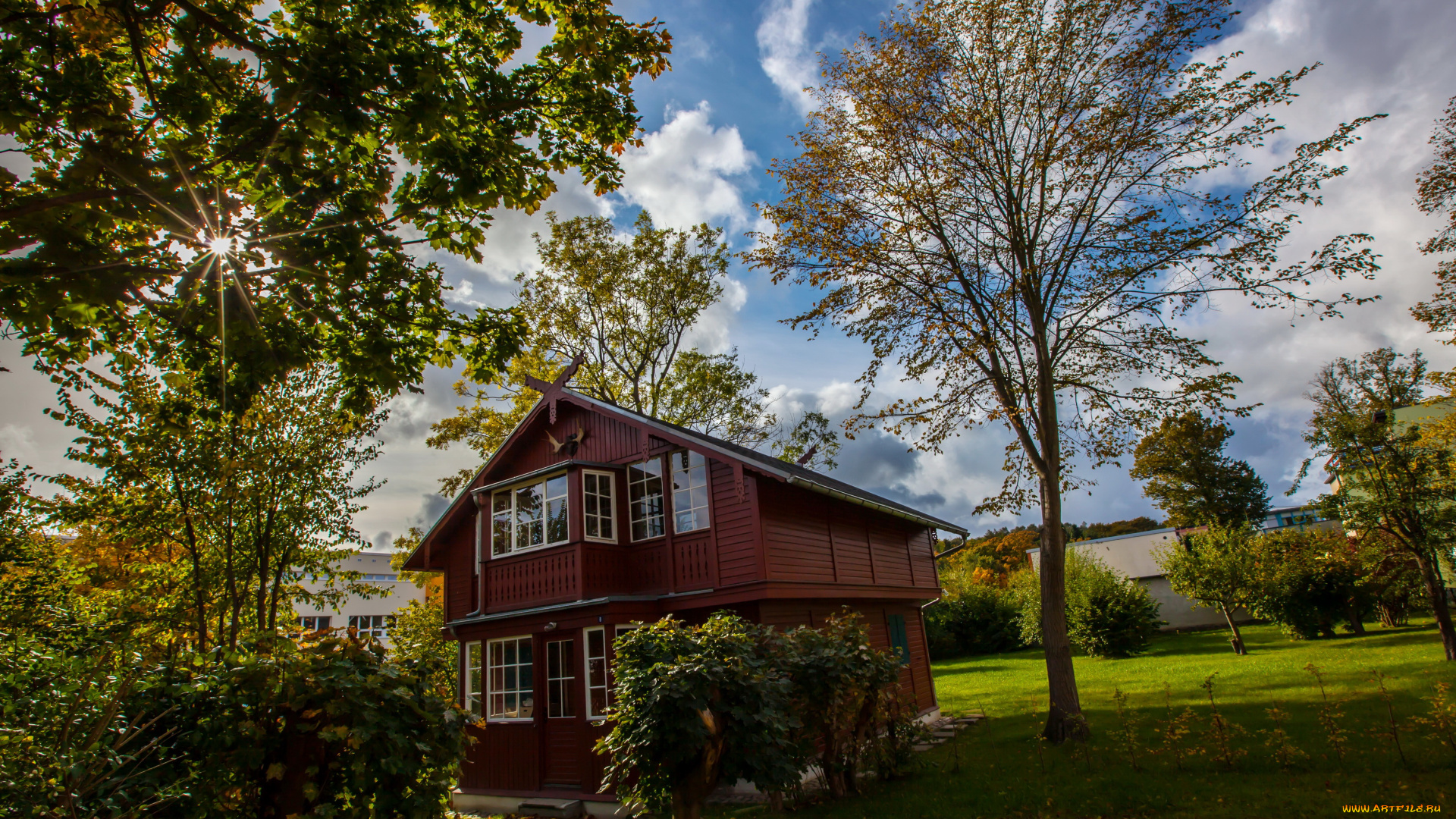 города, здания, дома, лужайка, кусты, дом, деревья