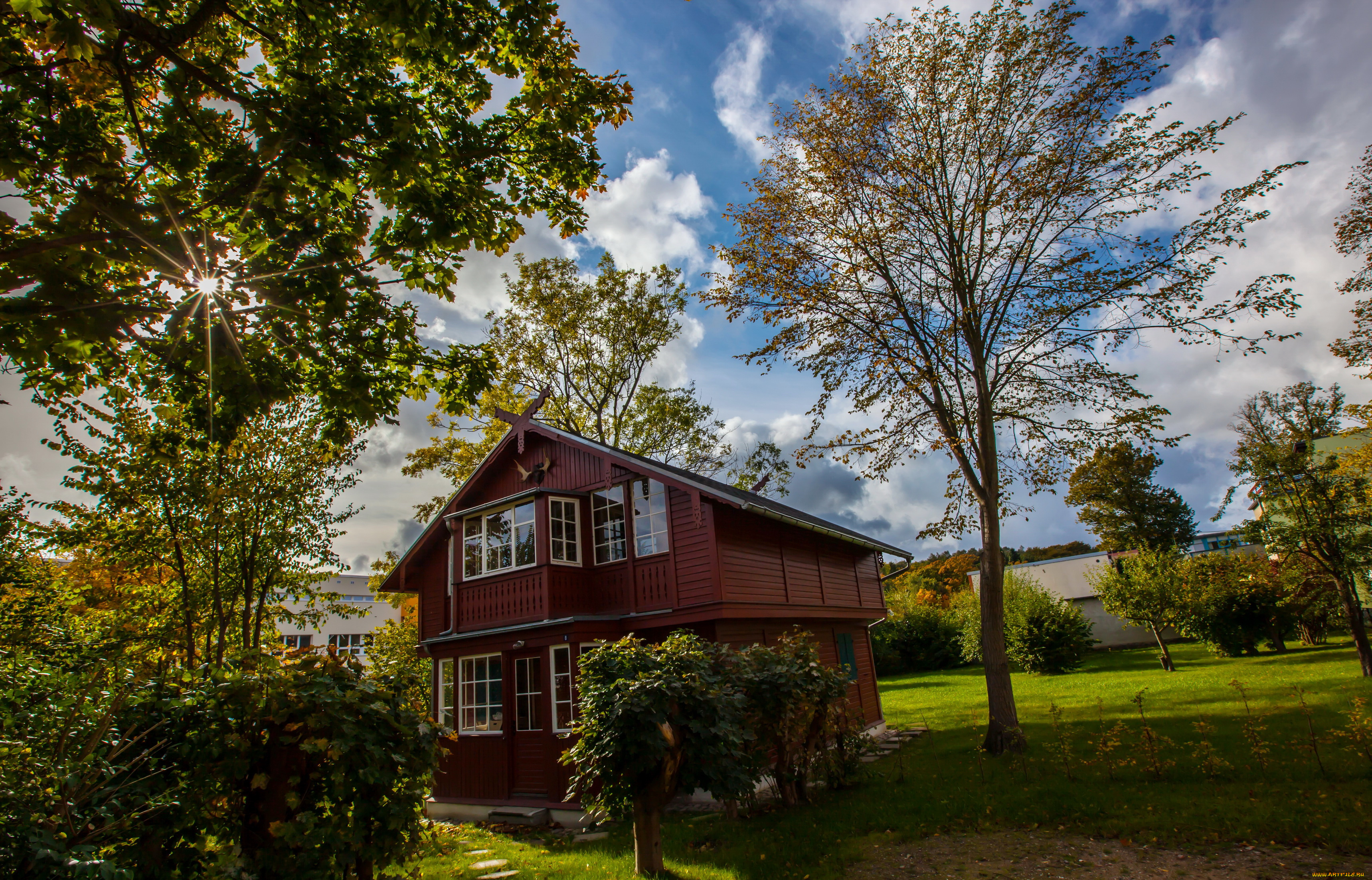 города, здания, дома, лужайка, кусты, дом, деревья