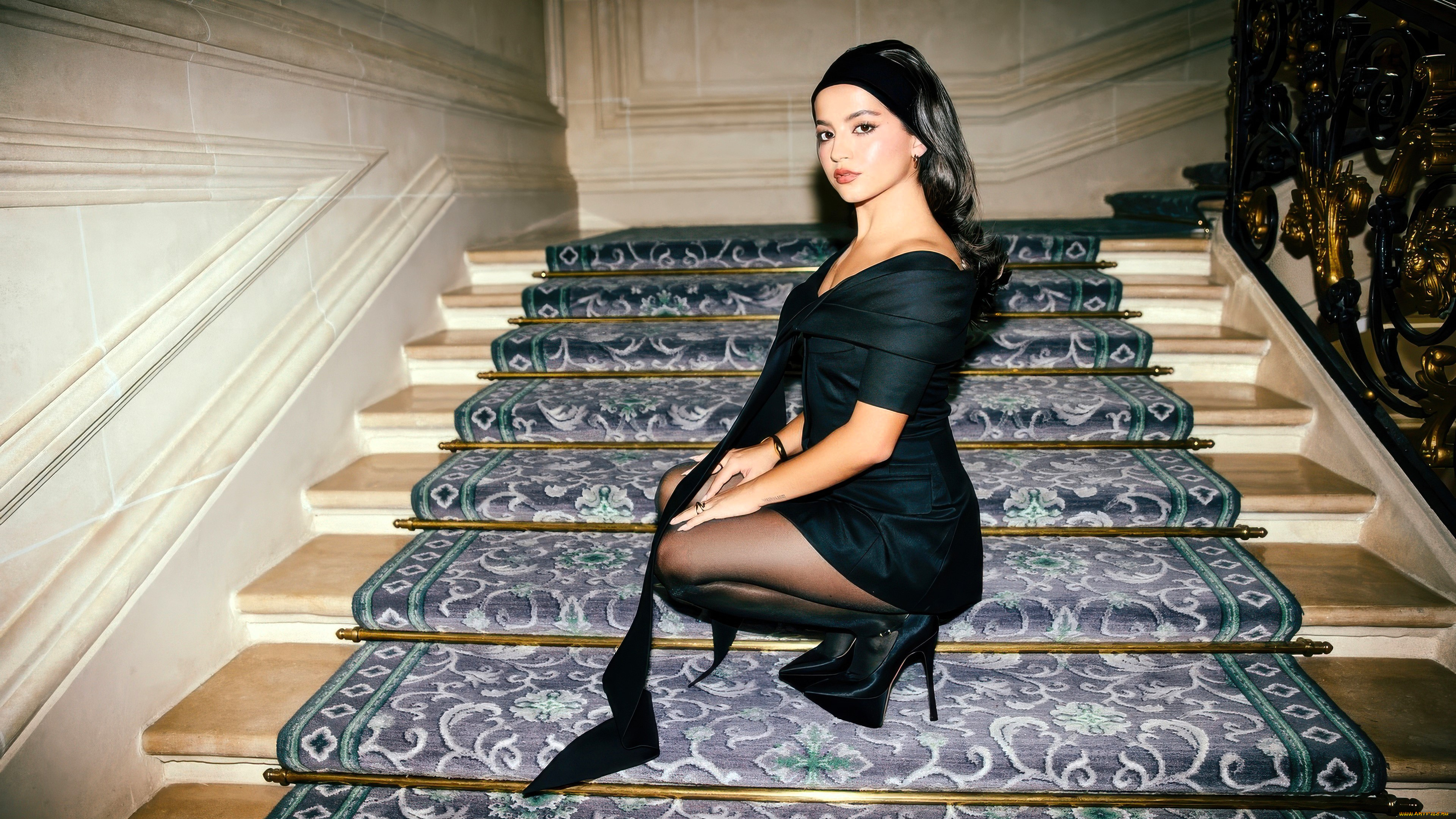 девушки, isabela, merced, брюнетка, лента, платье, каблуки, ступени, лестница, ковер