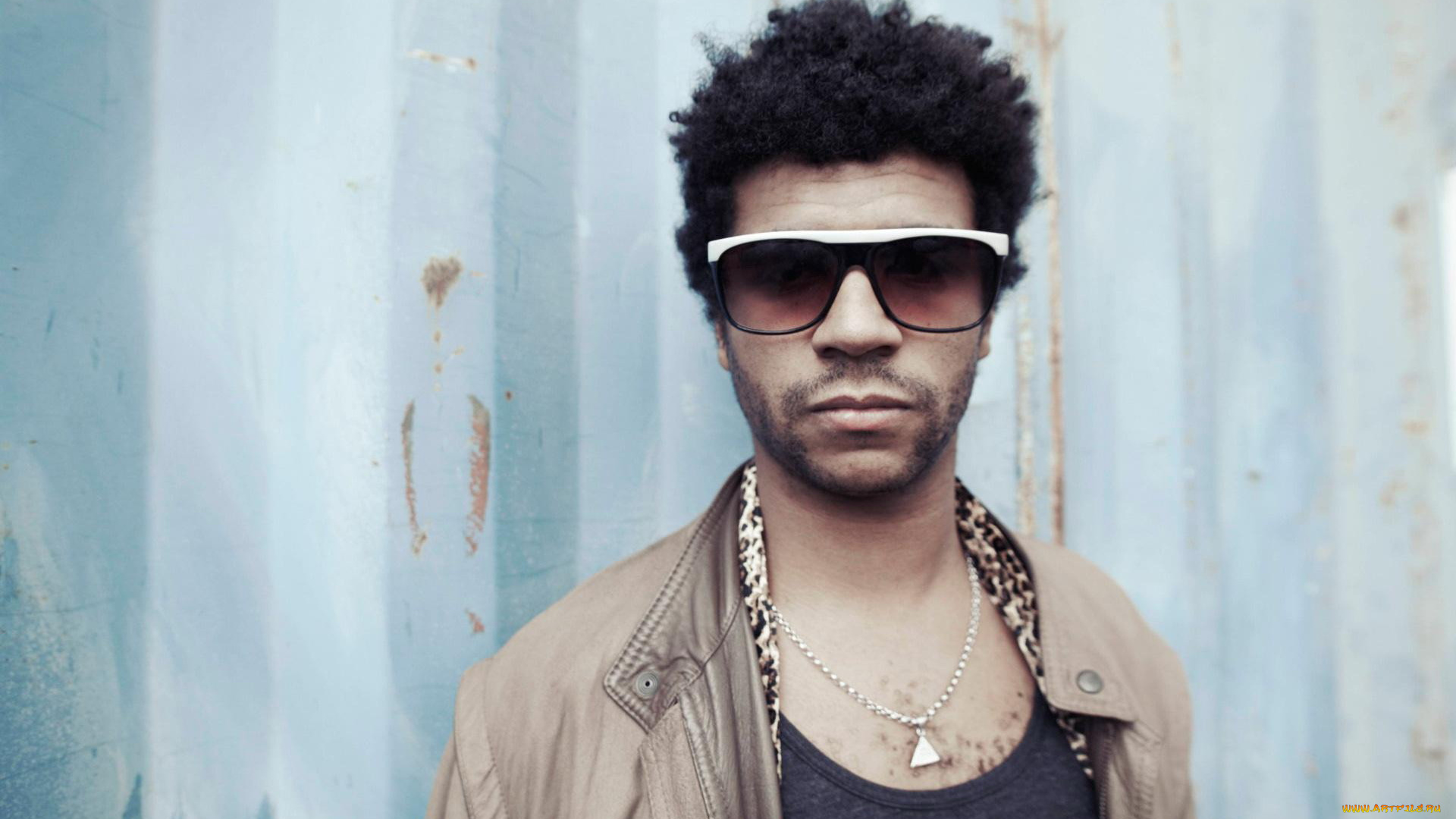 dj, jamie, jones, музыка, другое, очки, стена, куртка
