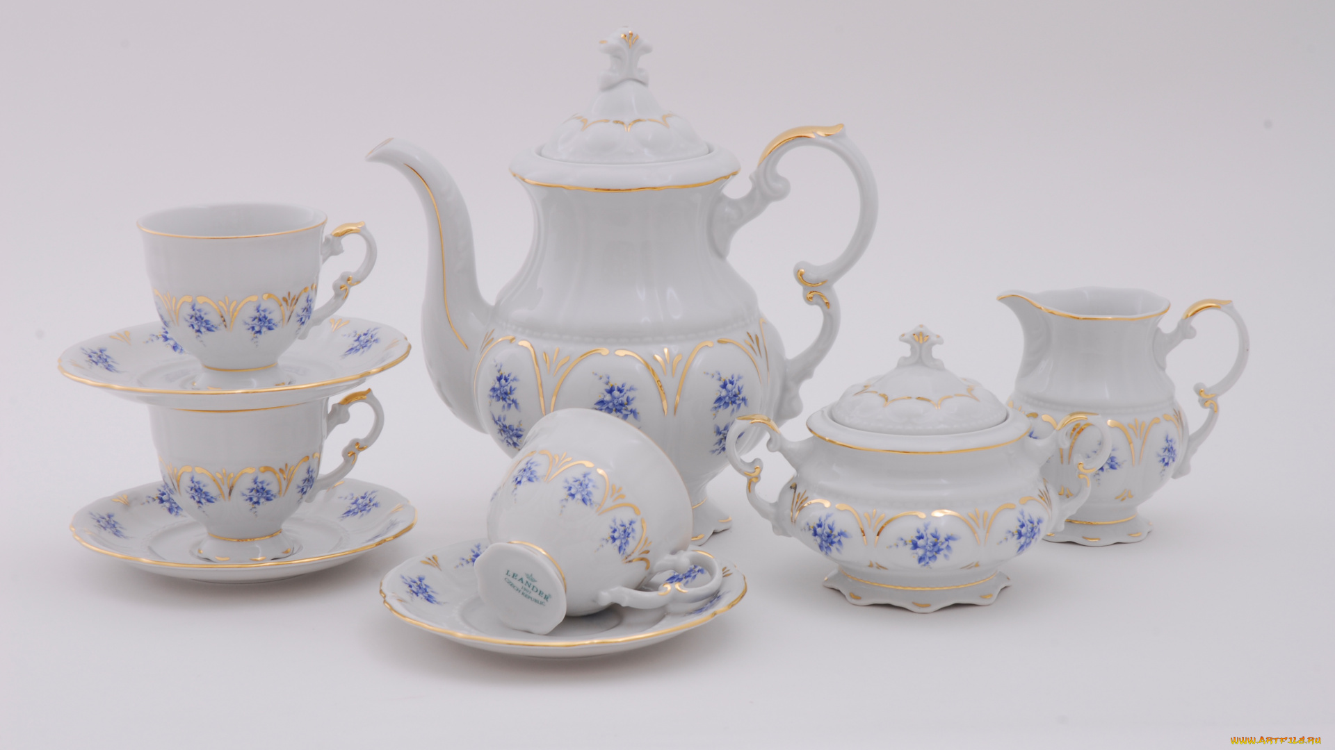 разное, посуда, столовые, приборы, кухонная, утварь, сервиз, чашки, тарелочки, чайник, фарфор