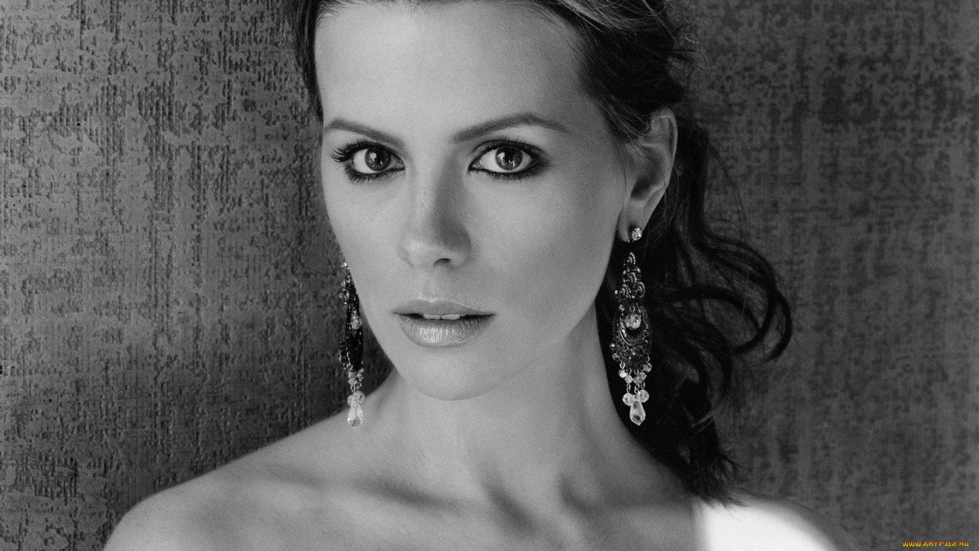девушки, kate, beckinsale, актриса, черно-белая, лицо, серьги