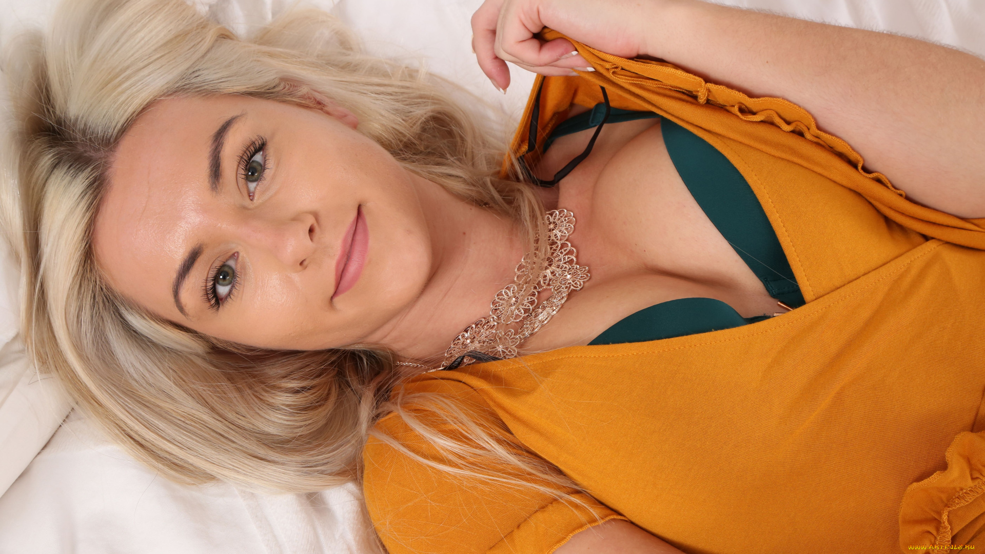 elle, m, девушки, -, блондинки, , светловолосые, девушка, женщина, блондинка, светловолосая, сексуальная, модель, звезда, позирует, разная, обувь, верхняя, стильная, одежда, нижнее, эротическое, бельё, трусы, лифчик, колготки, чулки, аксессуары, макияж, и, множество, элементов, на, фотографии