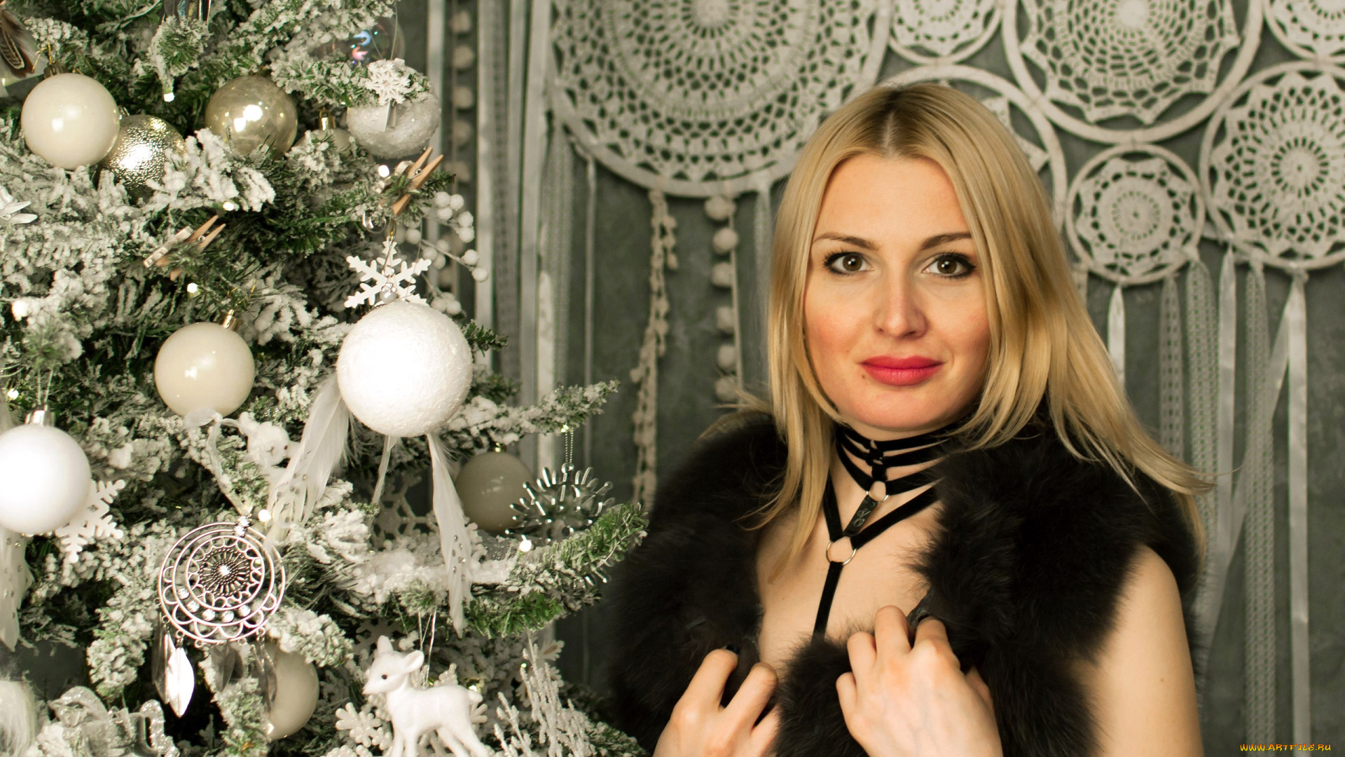 красивая, девушка, девушки, -, лица, , портреты, девушка, женщина, блондинка, светловолосая, сексуальная, модель, звезда, позирует, разная, обувь, верхняя, стильная, одежда, нижнее, эротическое, бельё, трусы, лифчик, колготки, чулки, аксессуары, макияж, и, множество, элементов, на, фотографии