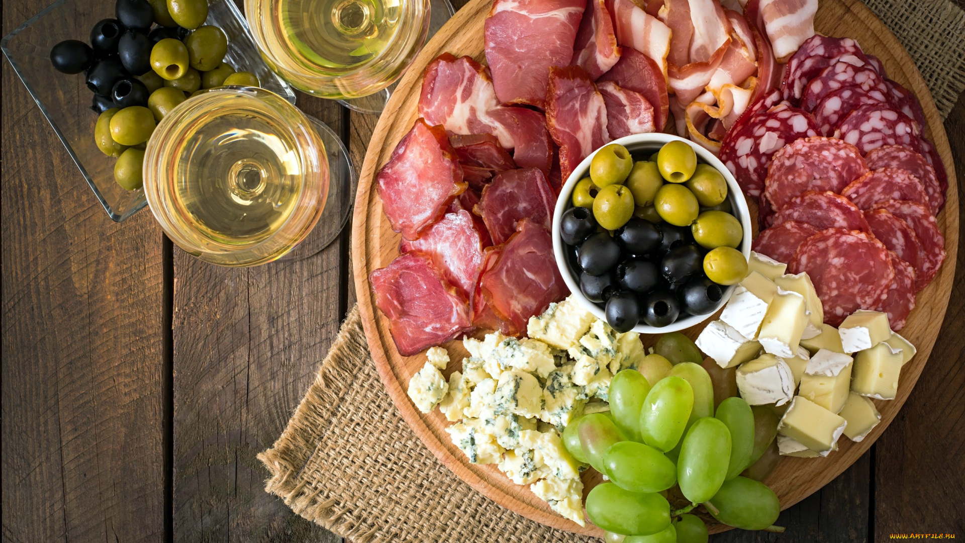 еда, разное, ветчина, колбаса, вино, оливки, сыр